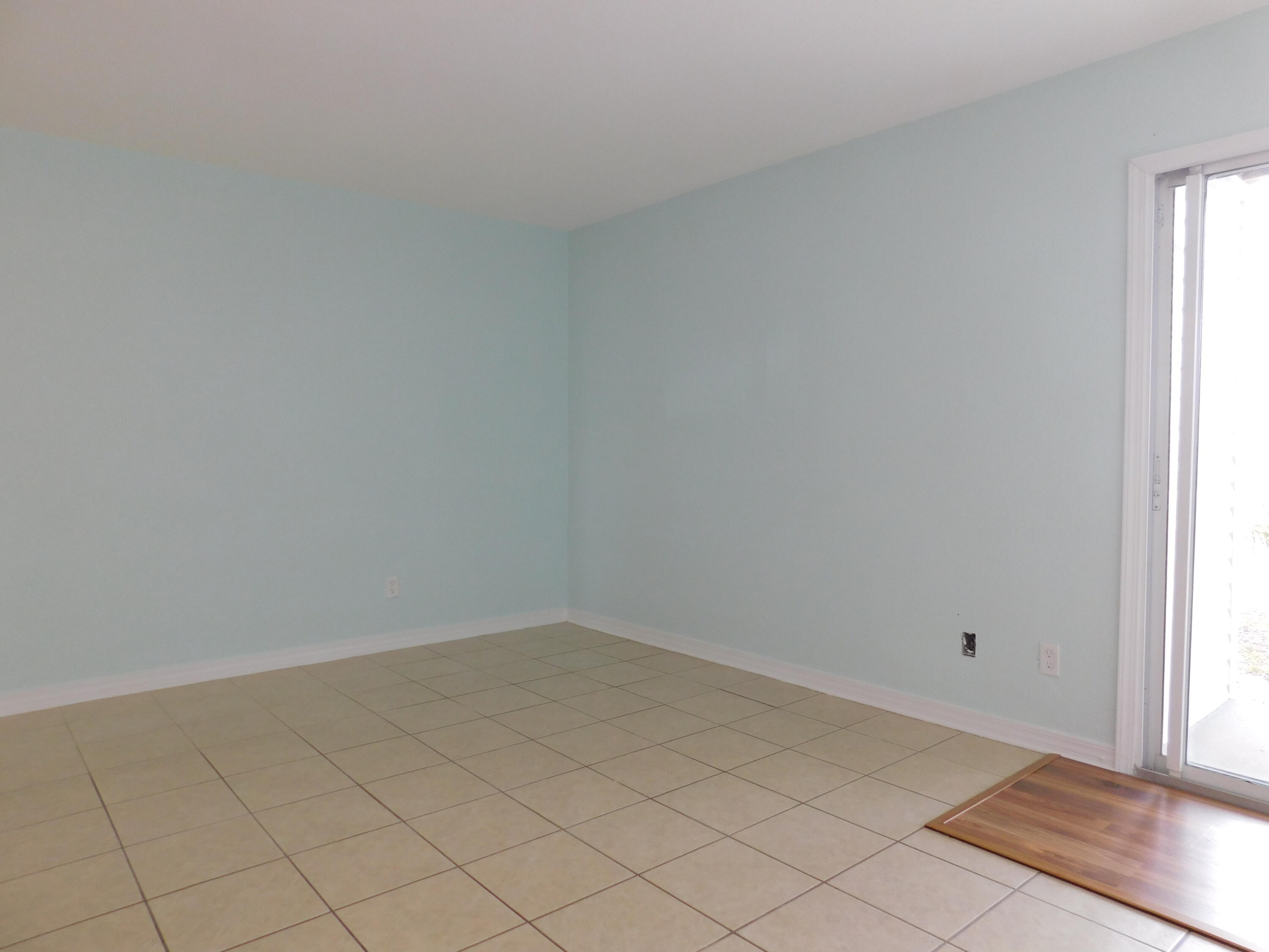 FINISTERRA CONDO - Residential