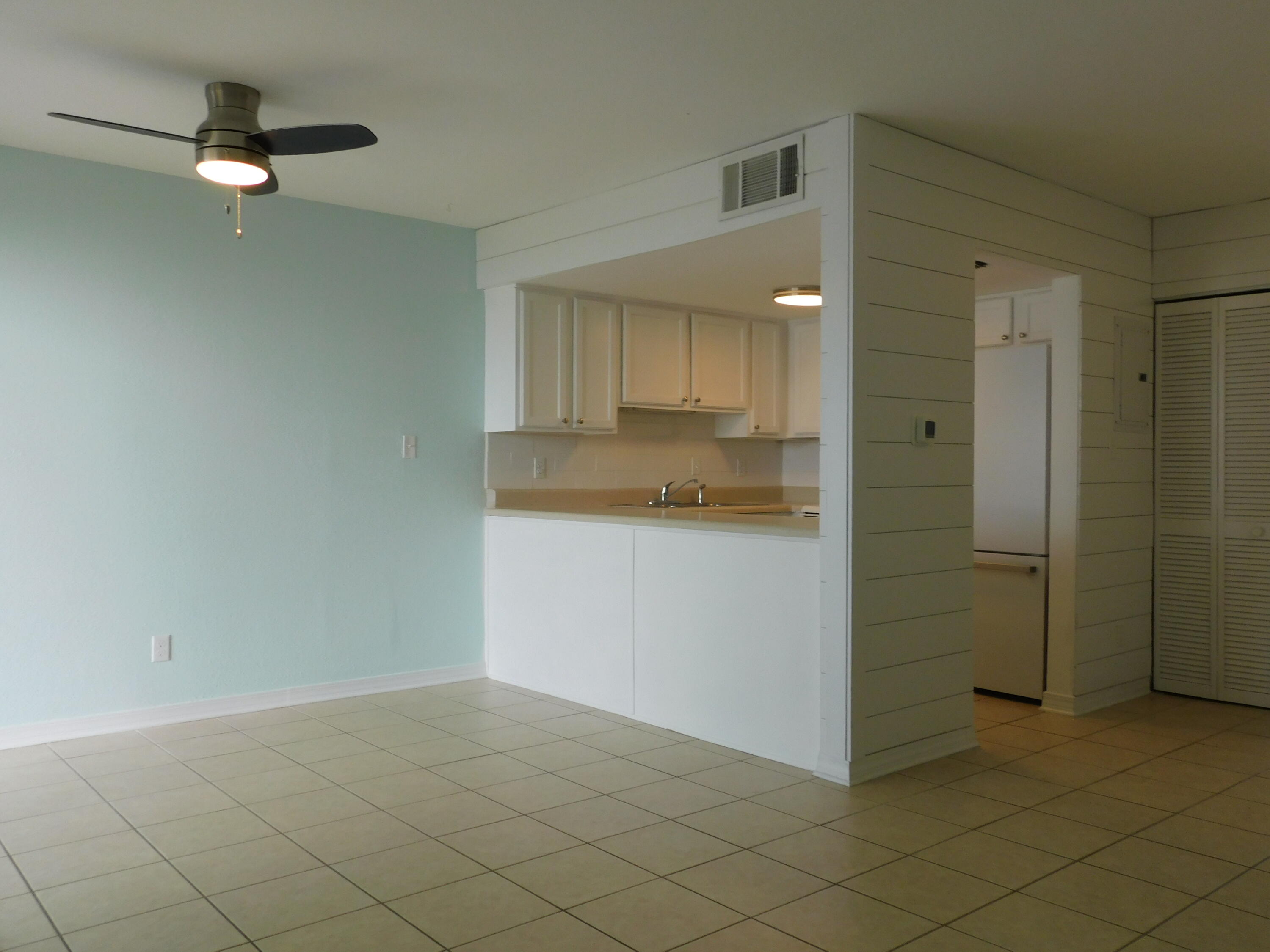 FINISTERRA CONDO - Residential