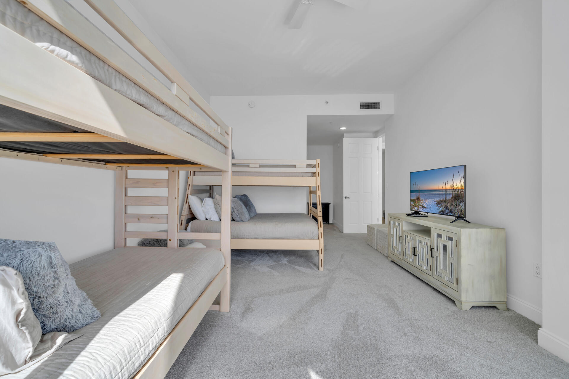 SILVER BEACH TOWERS - Residential