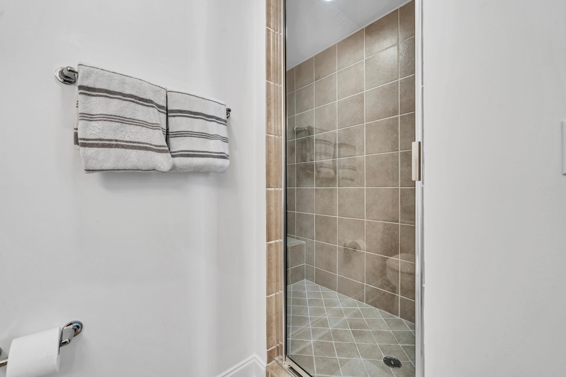 SILVER BEACH TOWERS - Residential