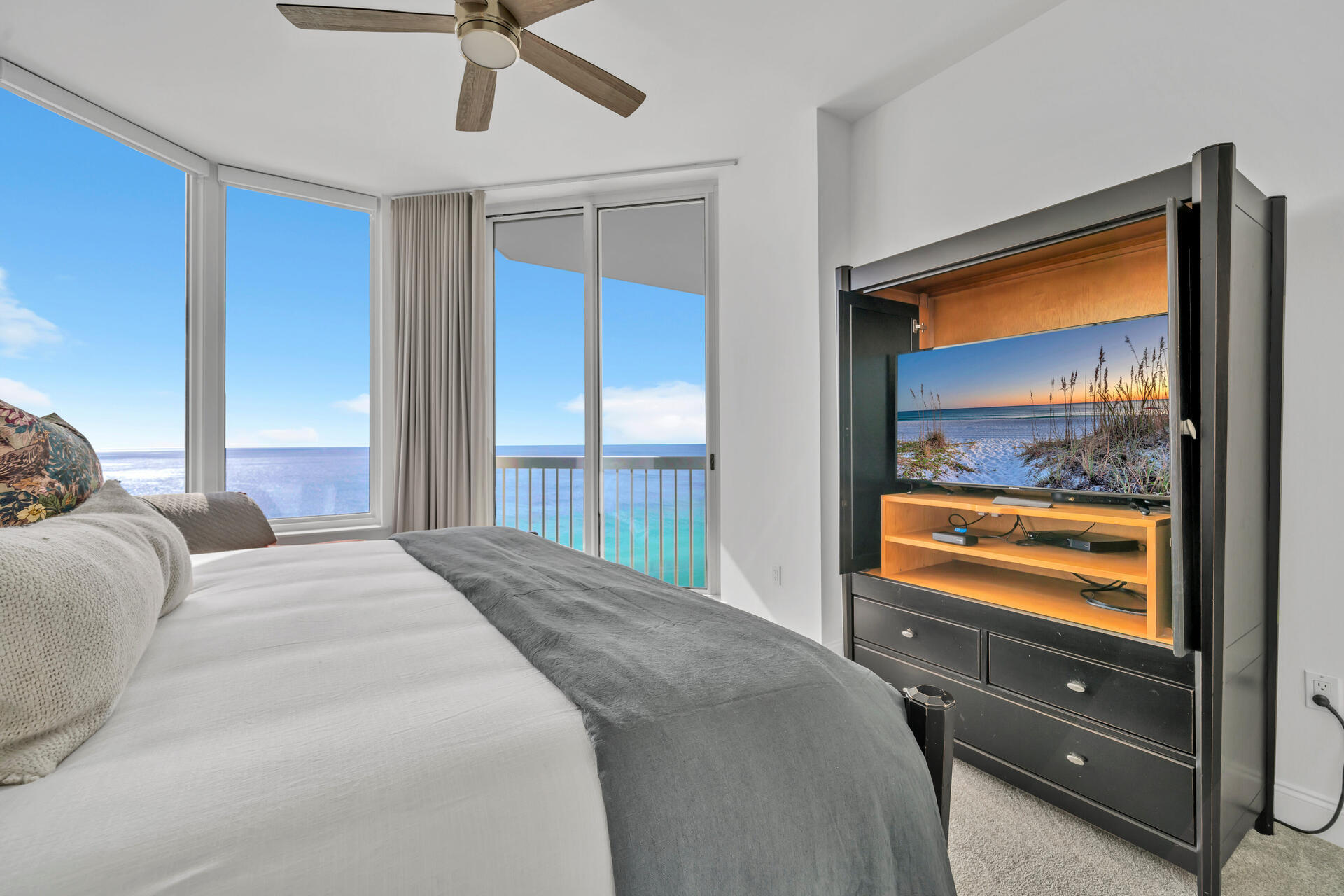 SILVER BEACH TOWERS - Residential