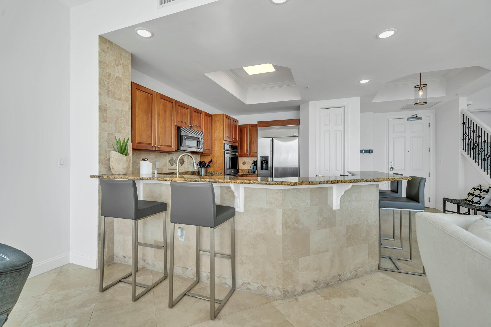 SILVER BEACH TOWERS - Residential