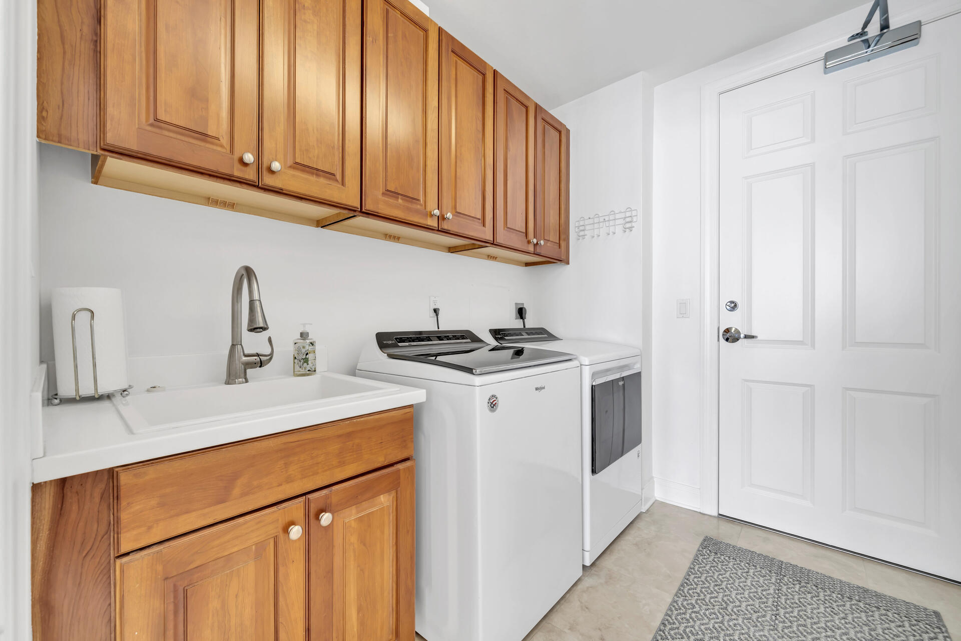 SILVER BEACH TOWERS - Residential