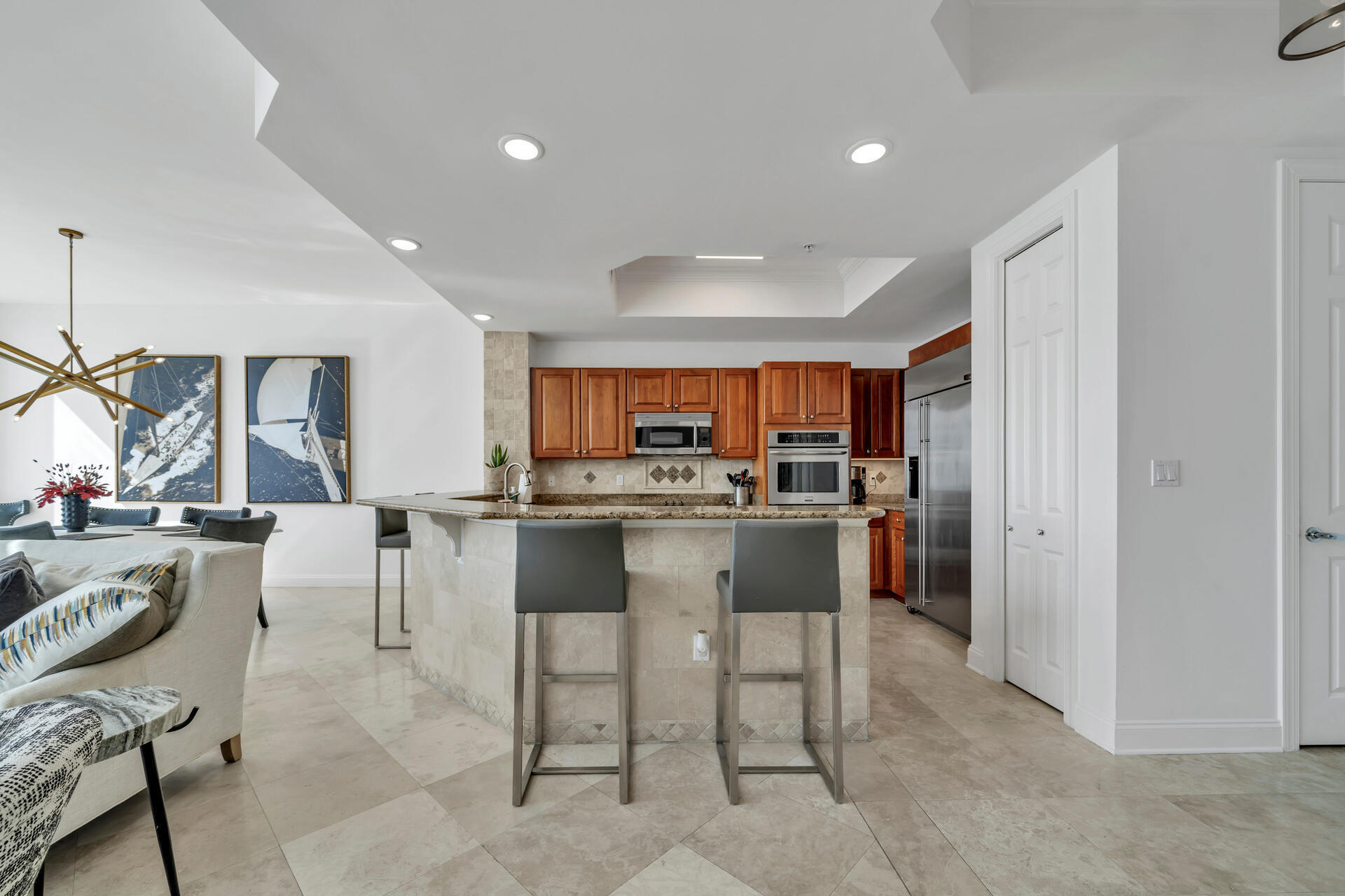 SILVER BEACH TOWERS - Residential