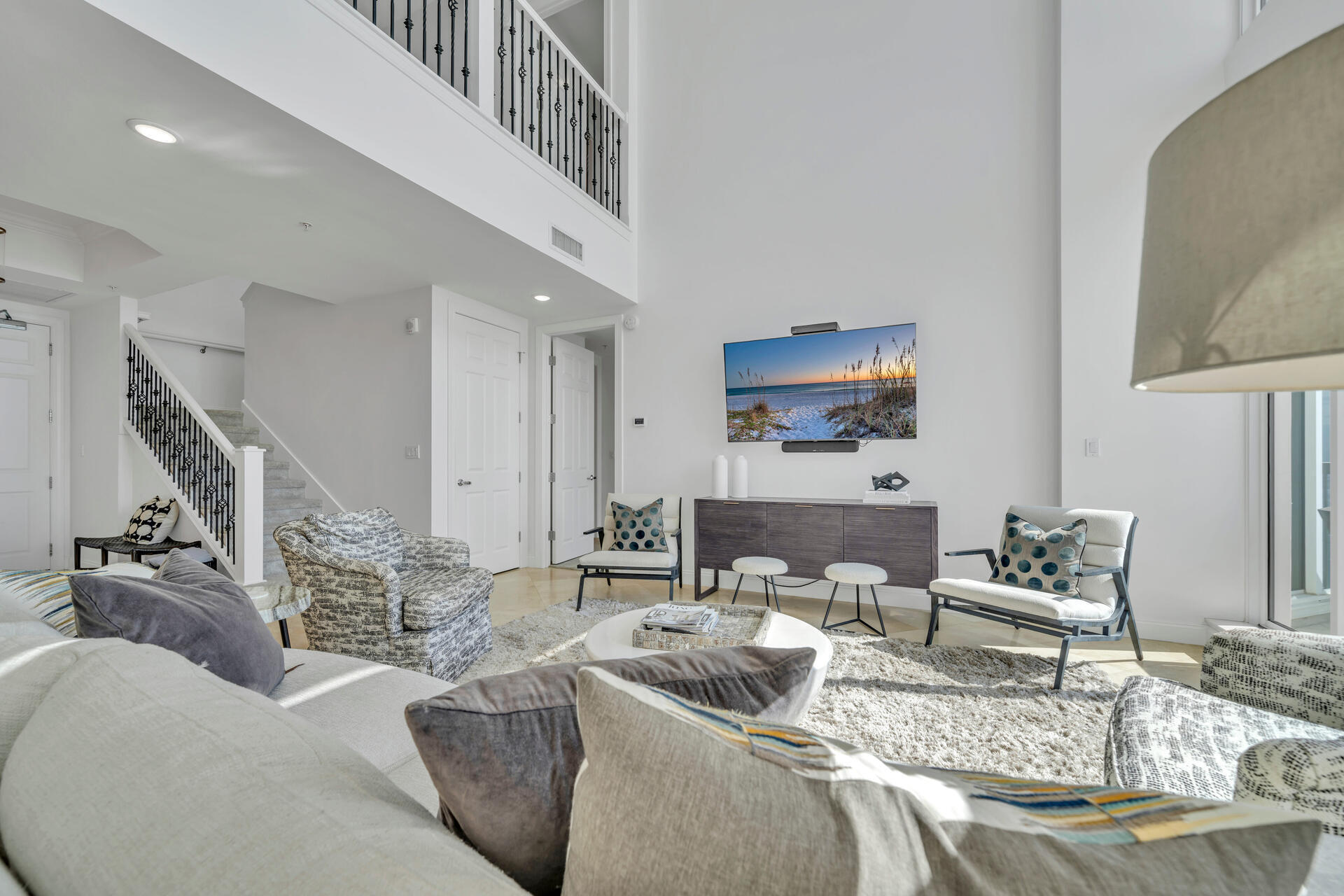 SILVER BEACH TOWERS - Residential