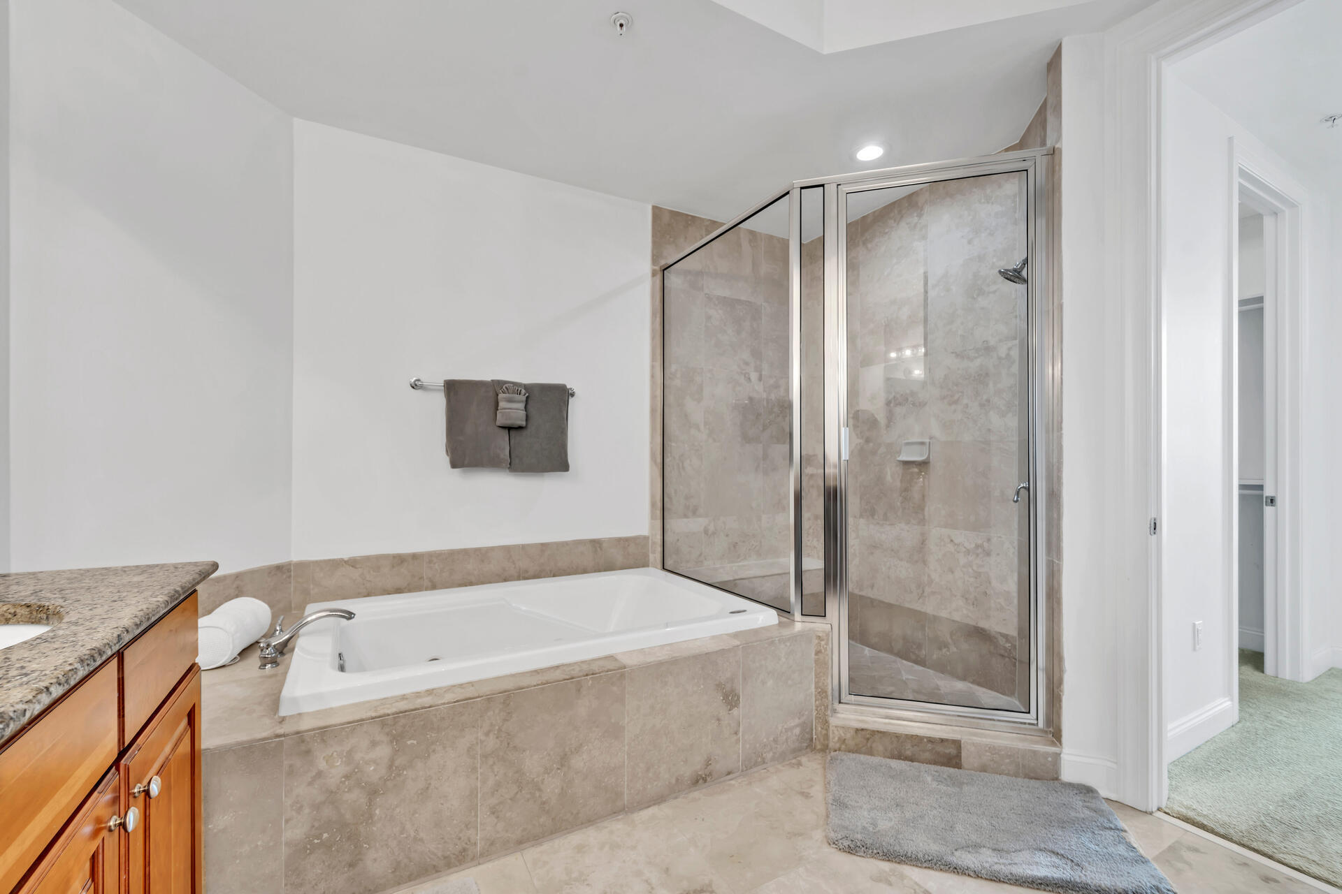 SILVER BEACH TOWERS - Residential