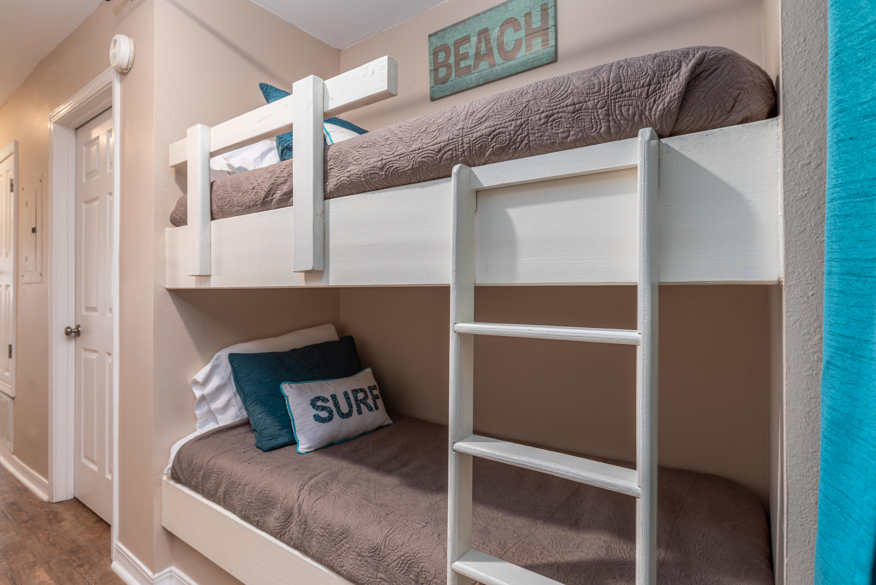 MARAVILLA CONDO 4 - Residential