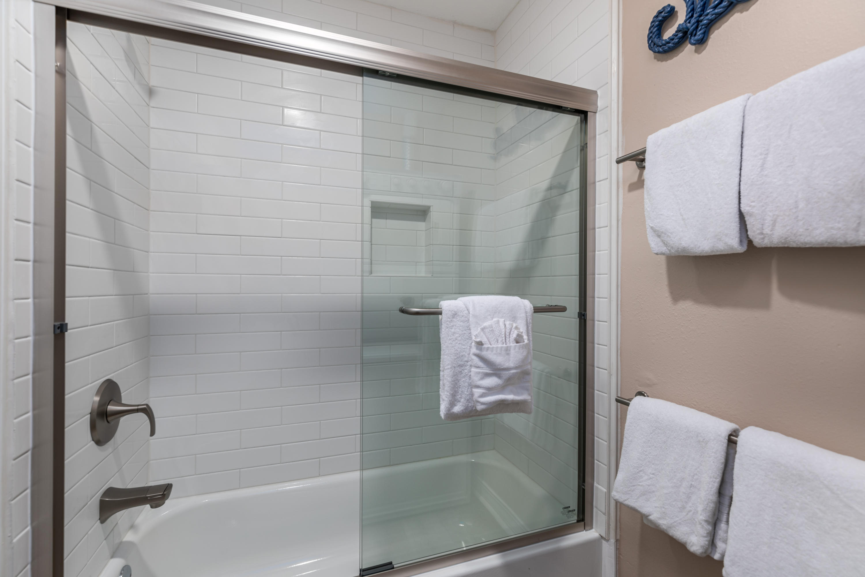 MARAVILLA CONDO 4 - Residential