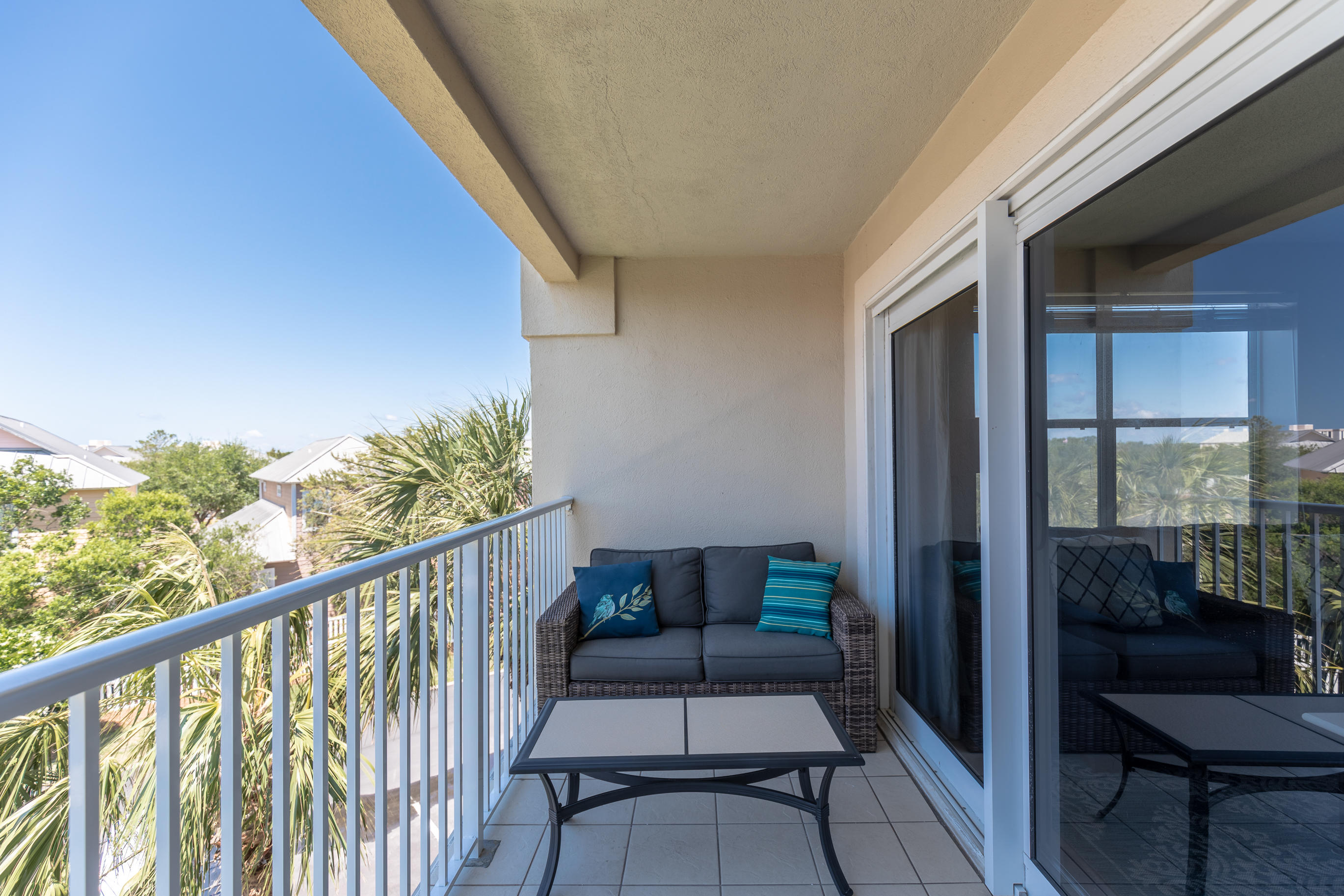 MARAVILLA CONDO 4 - Residential