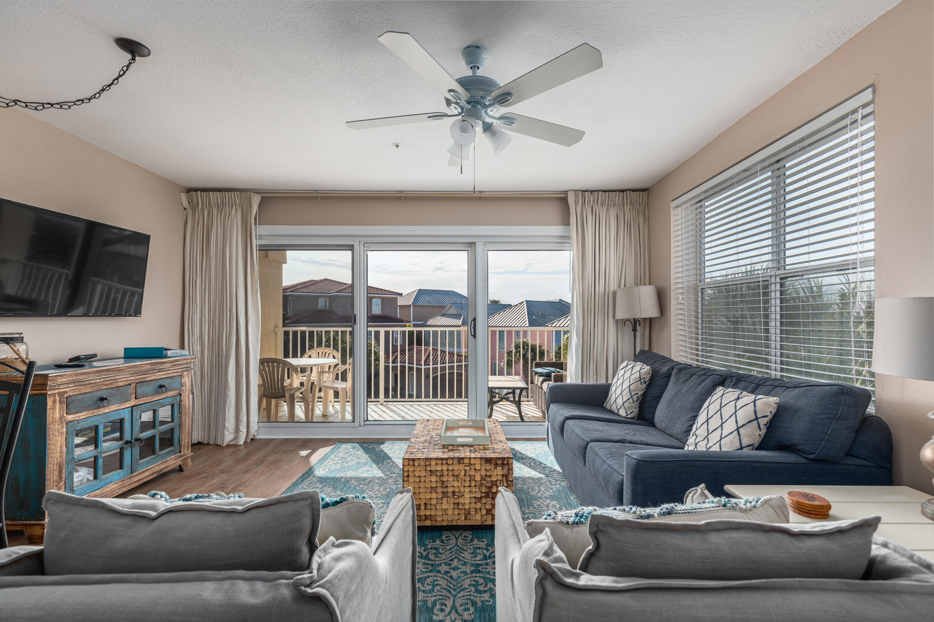 MARAVILLA CONDO 4 - Residential