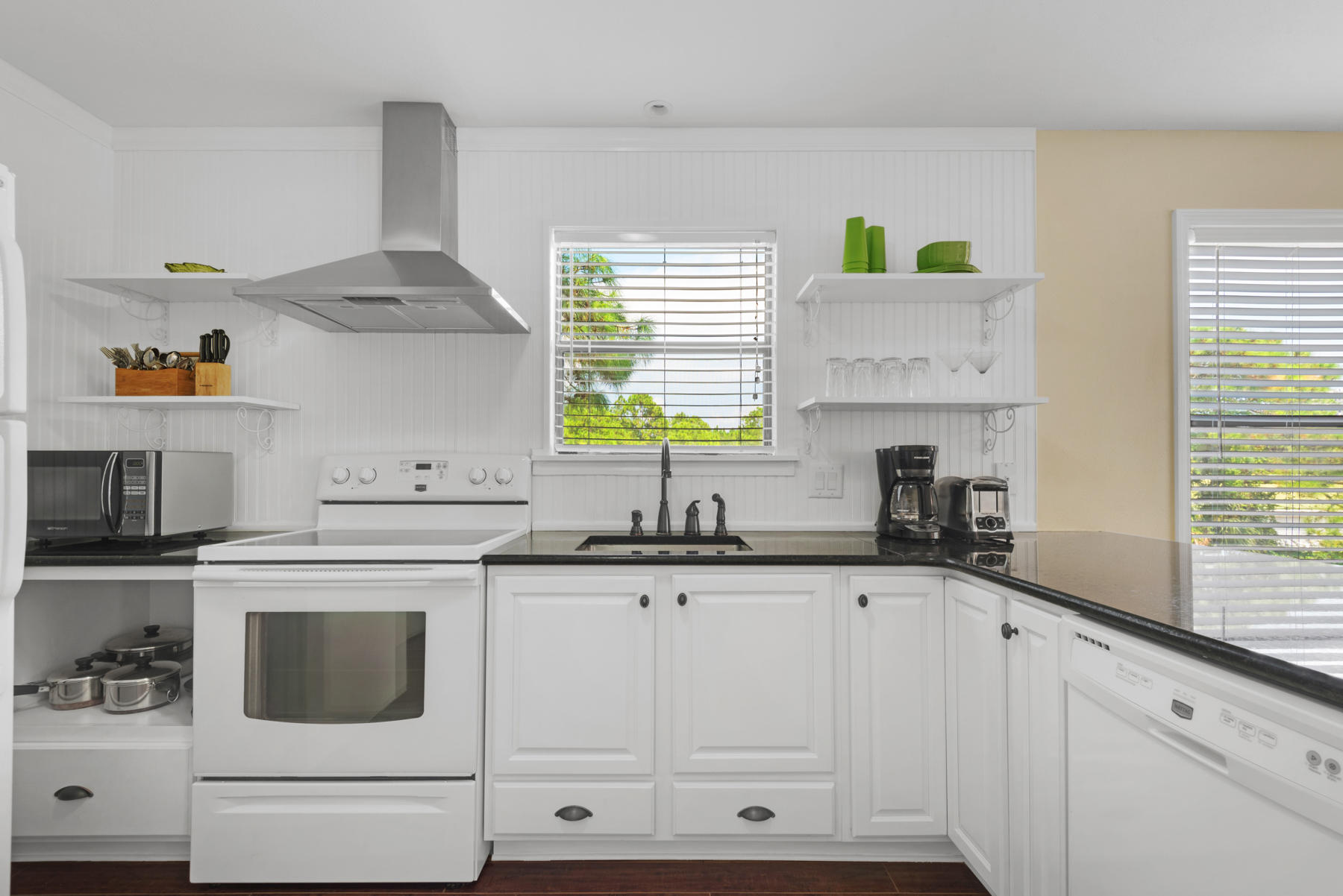 BEACHWOOD VILLAS CONDO PH 2 - Residential