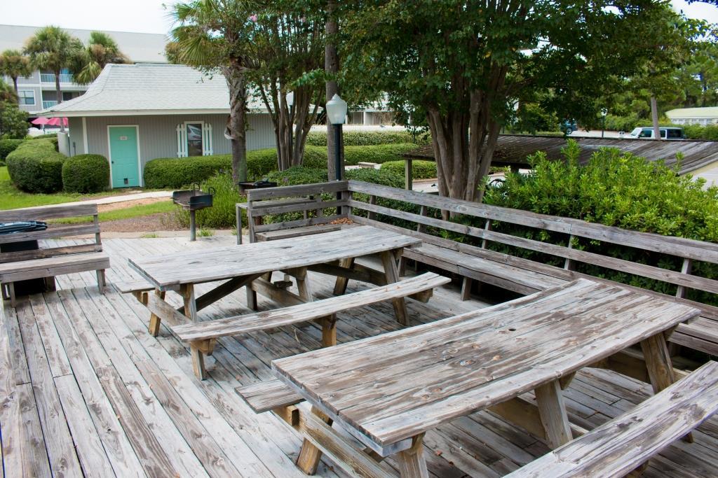 BEACHWOOD VILLAS CONDO PH 2 - Residential