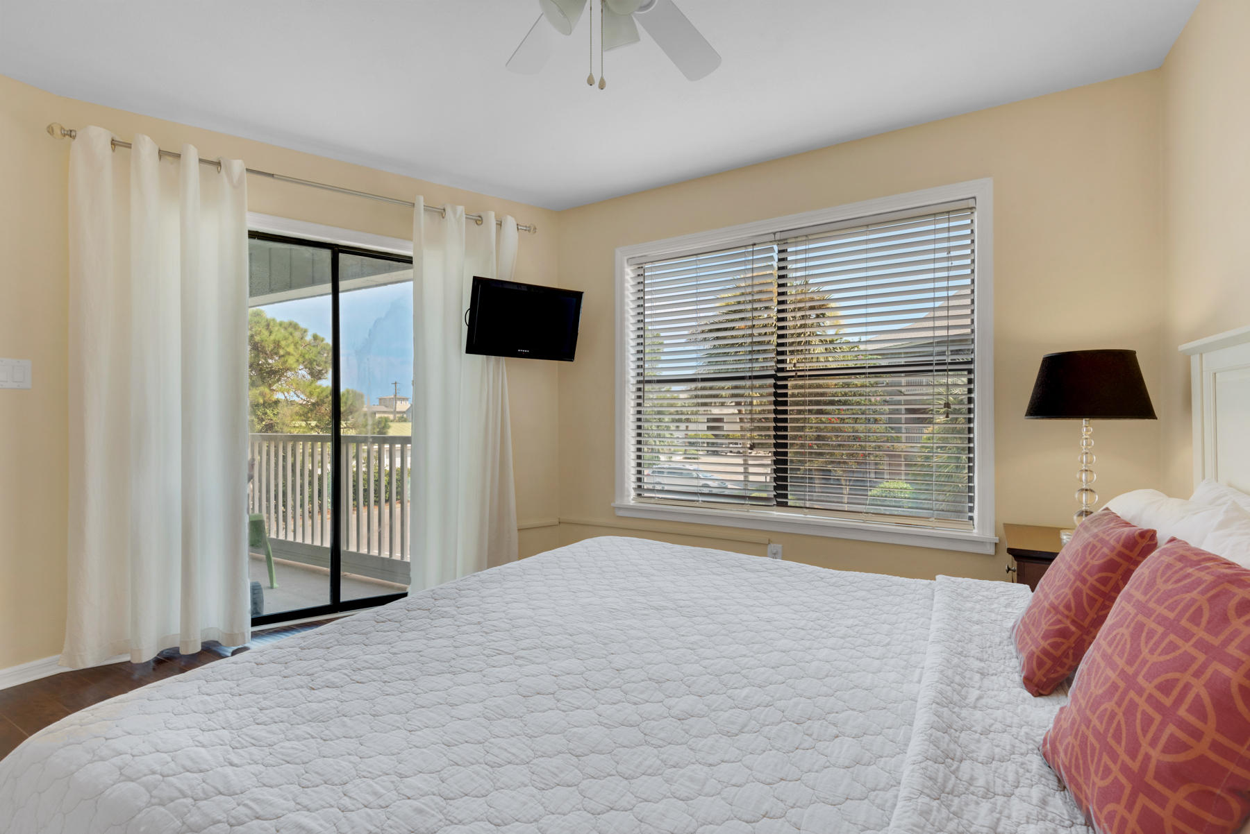 BEACHWOOD VILLAS CONDO PH 2 - Residential