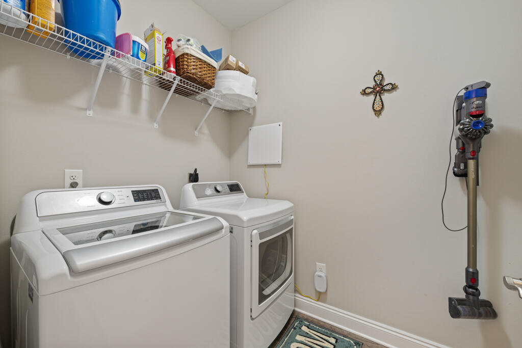 CROSS CREEK SHORES - Residential Lease