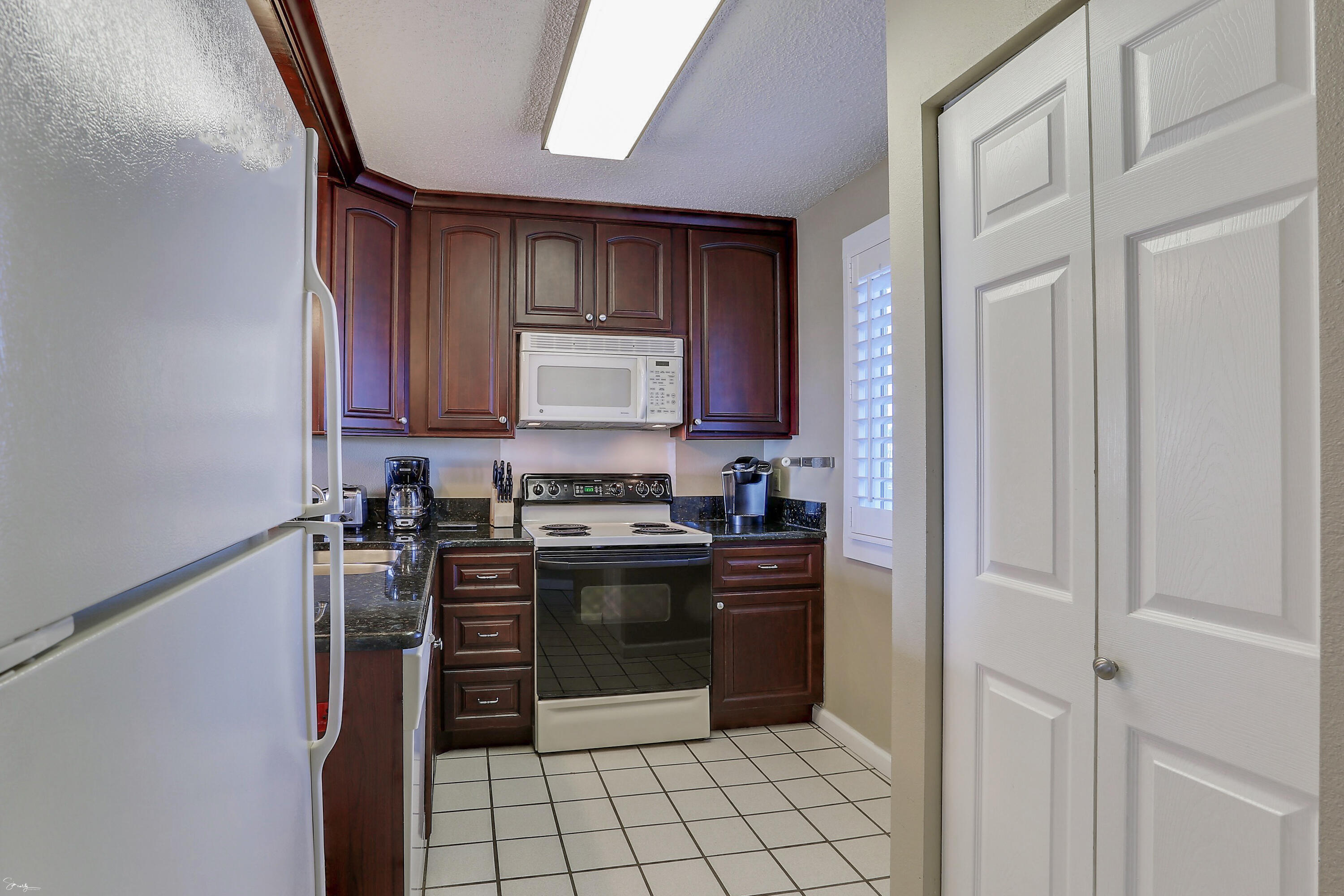 ISLANDER CONDO - Residential