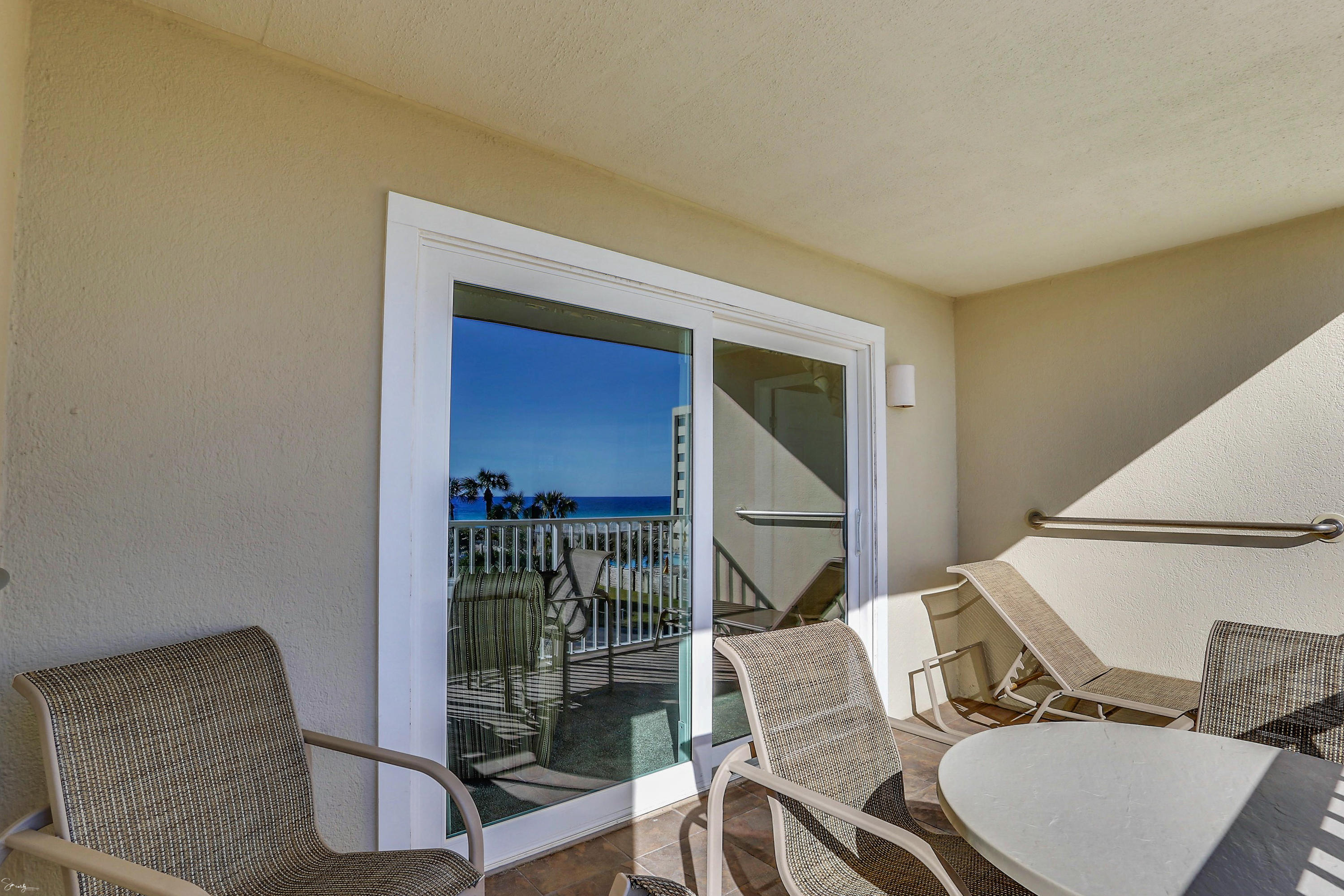 ISLANDER CONDO - Residential