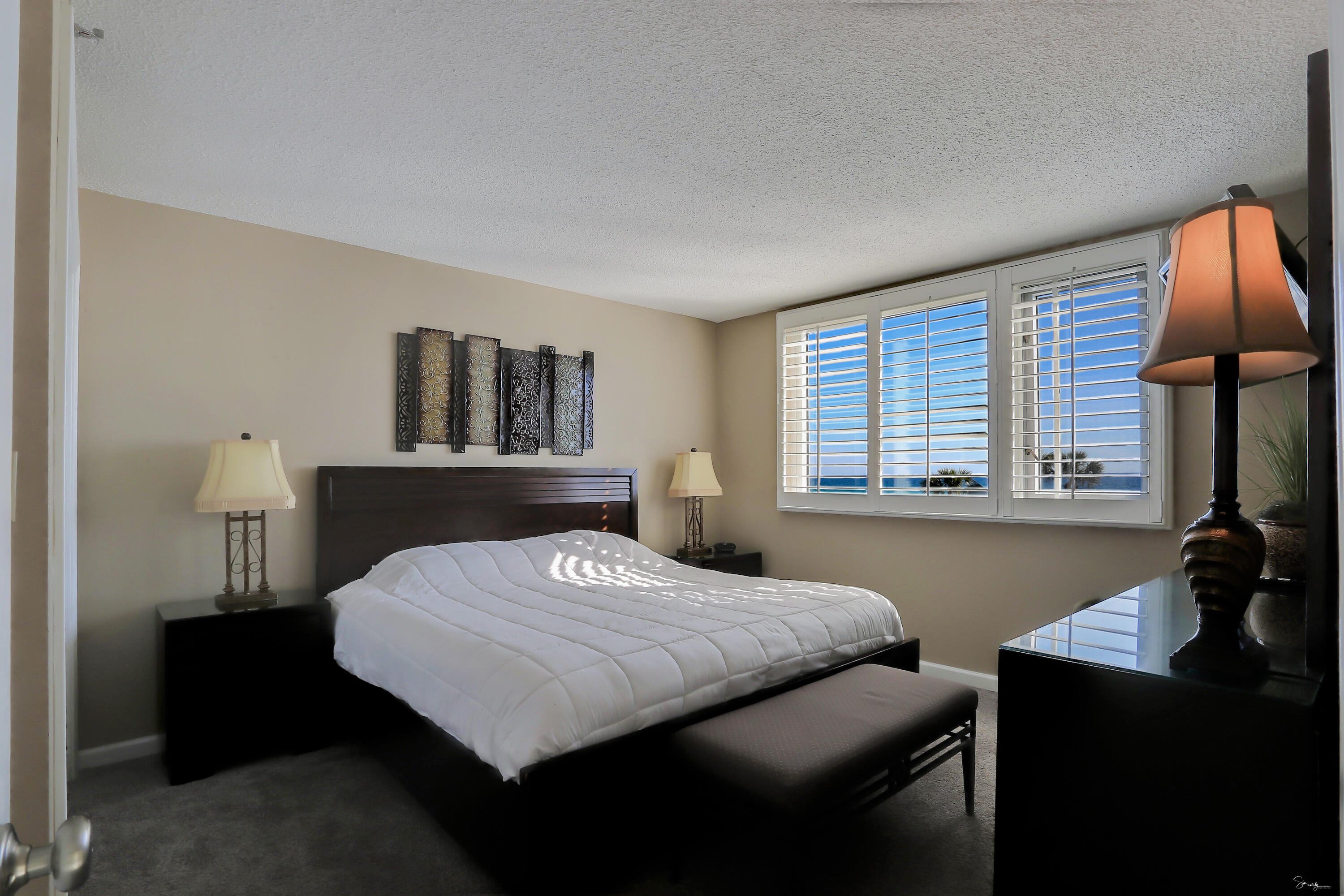 ISLANDER CONDO - Residential