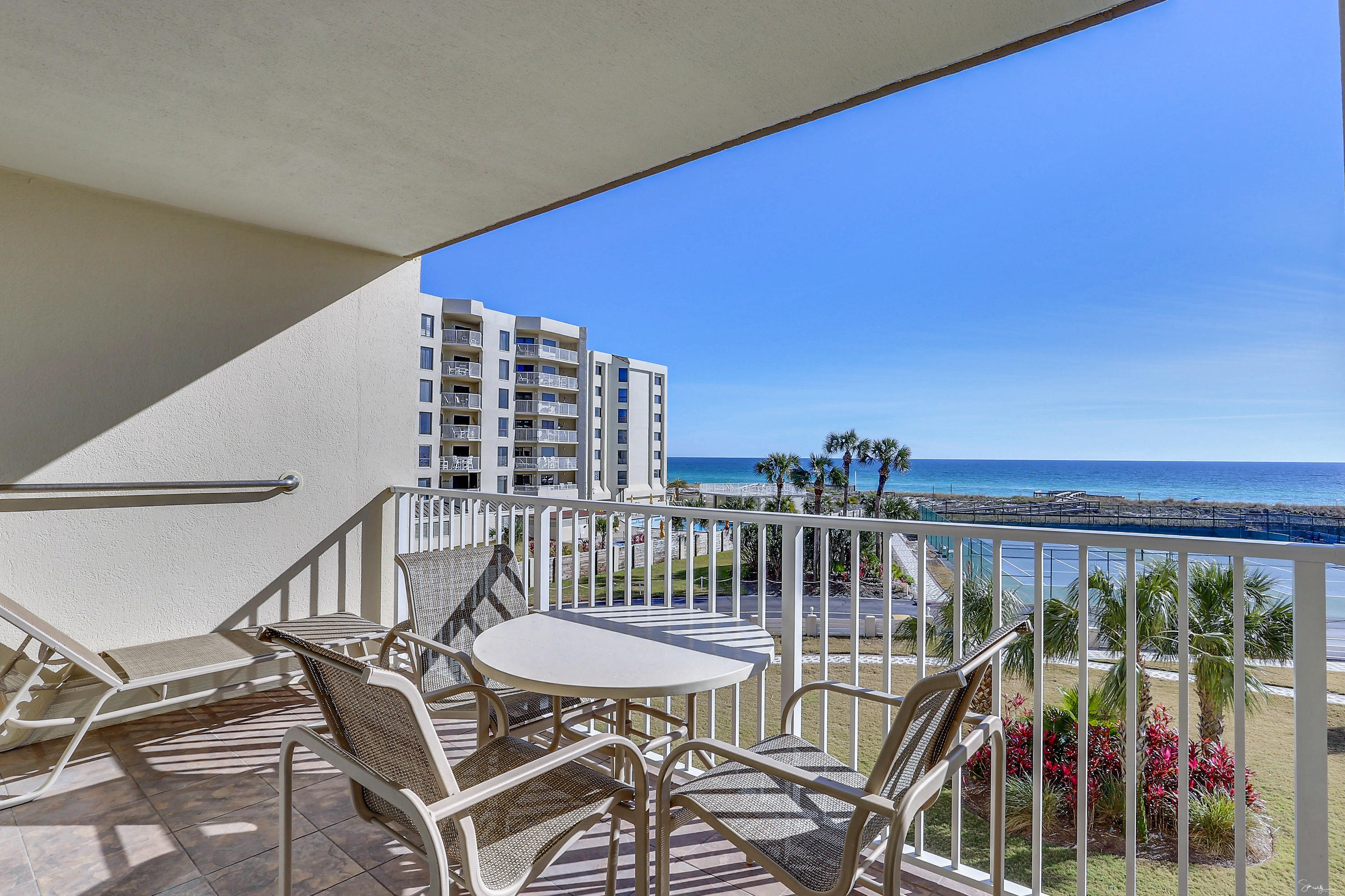 ISLANDER CONDO - Residential