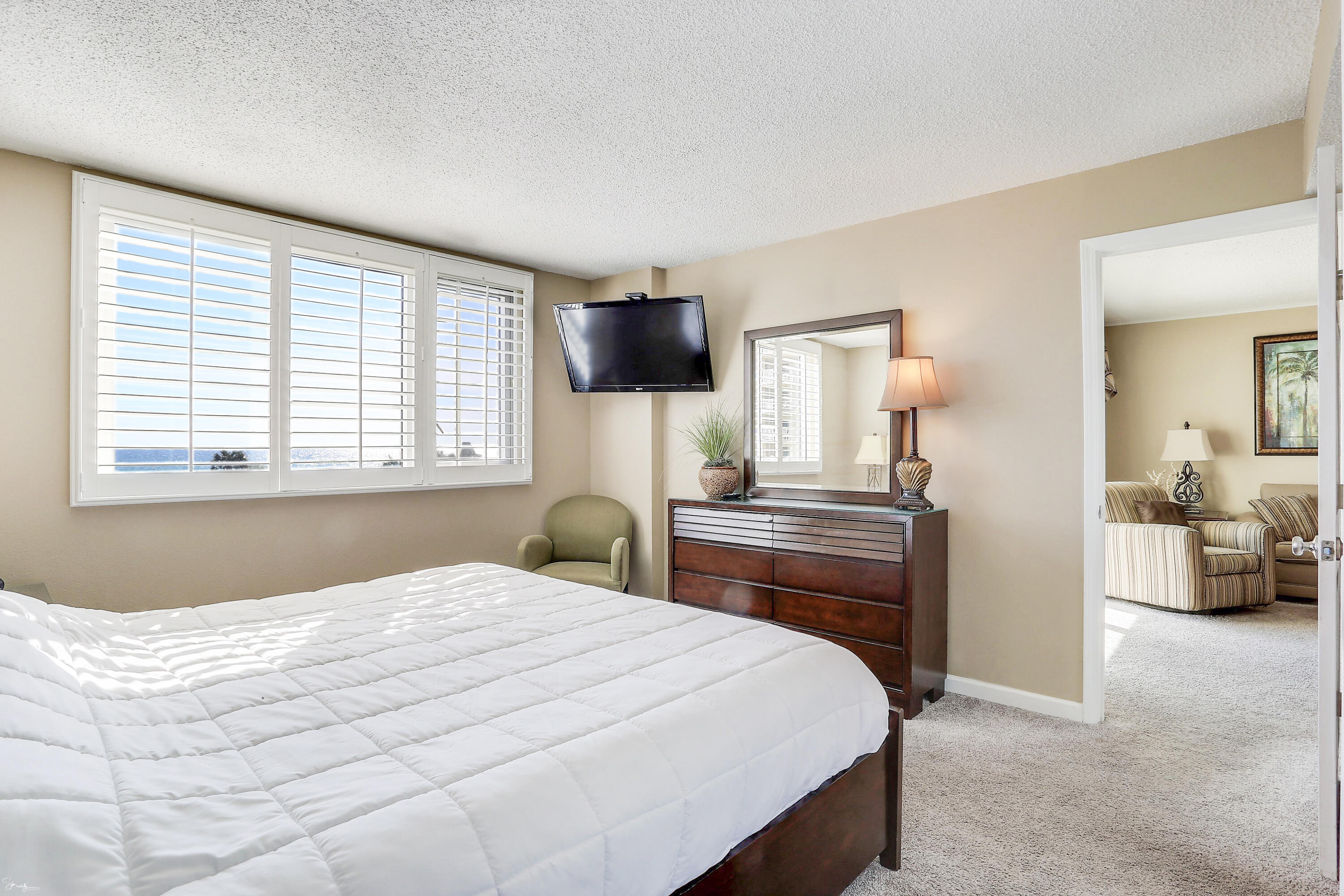 ISLANDER CONDO - Residential