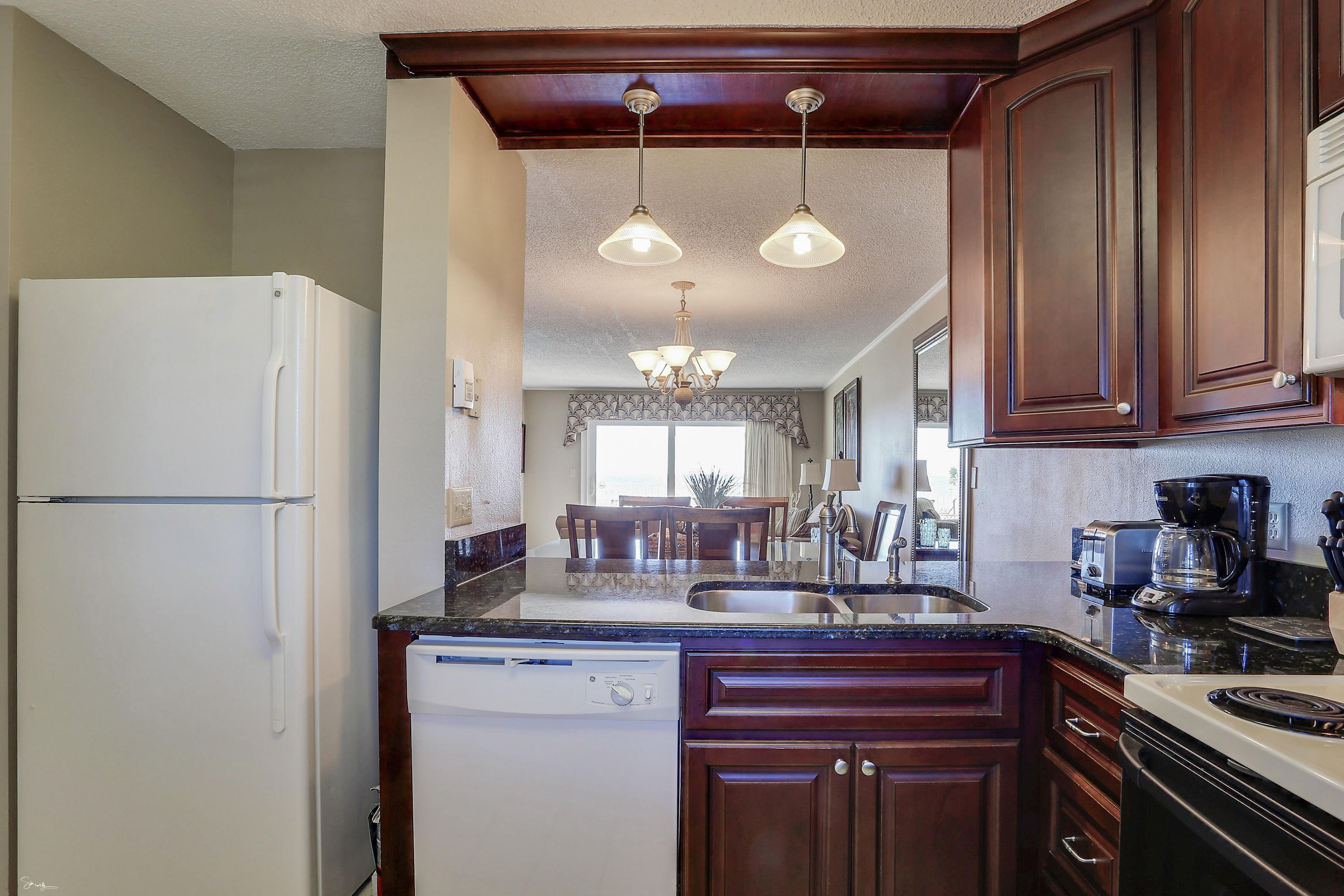 ISLANDER CONDO - Residential