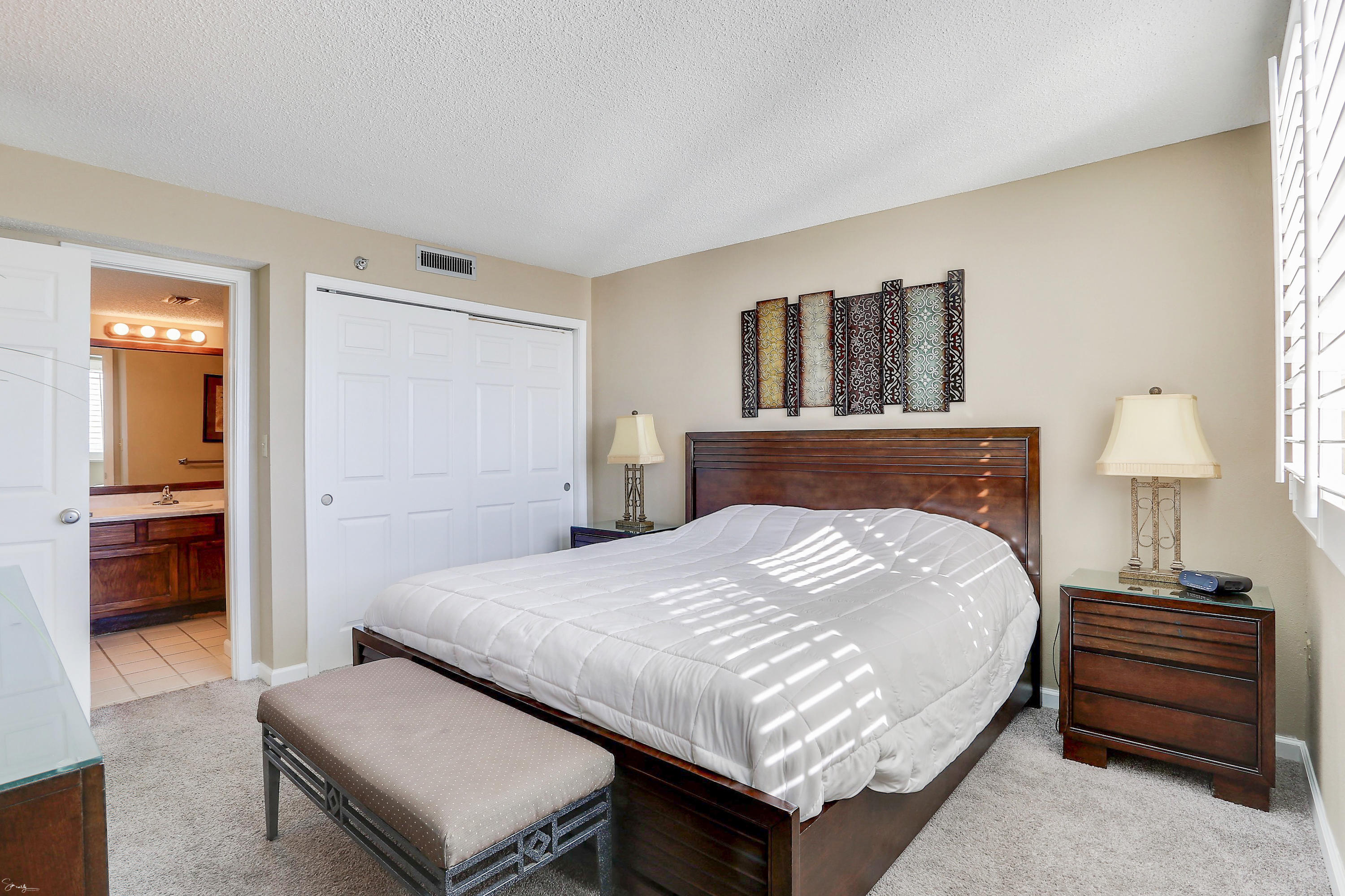 ISLANDER CONDO - Residential