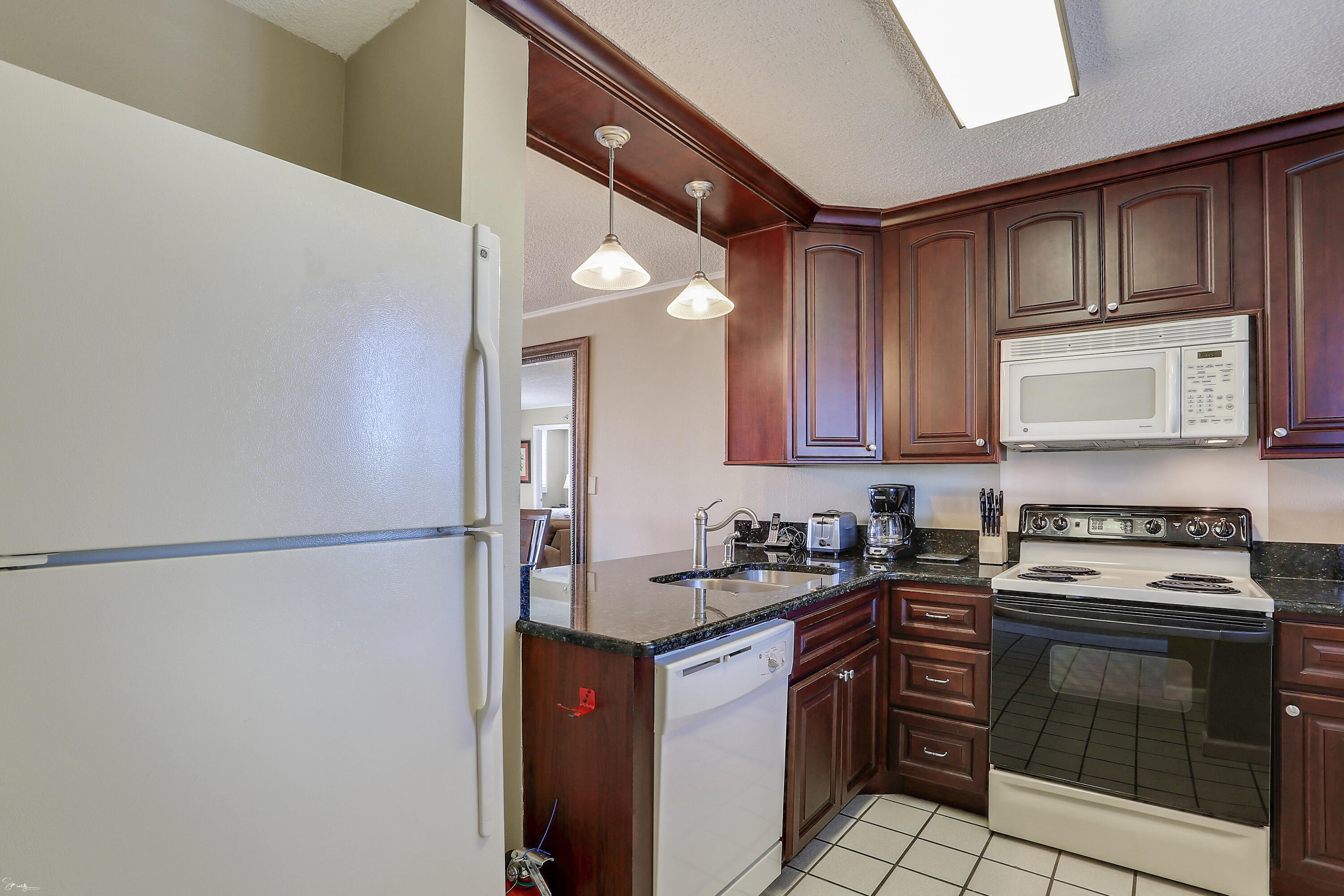 ISLANDER CONDO - Residential