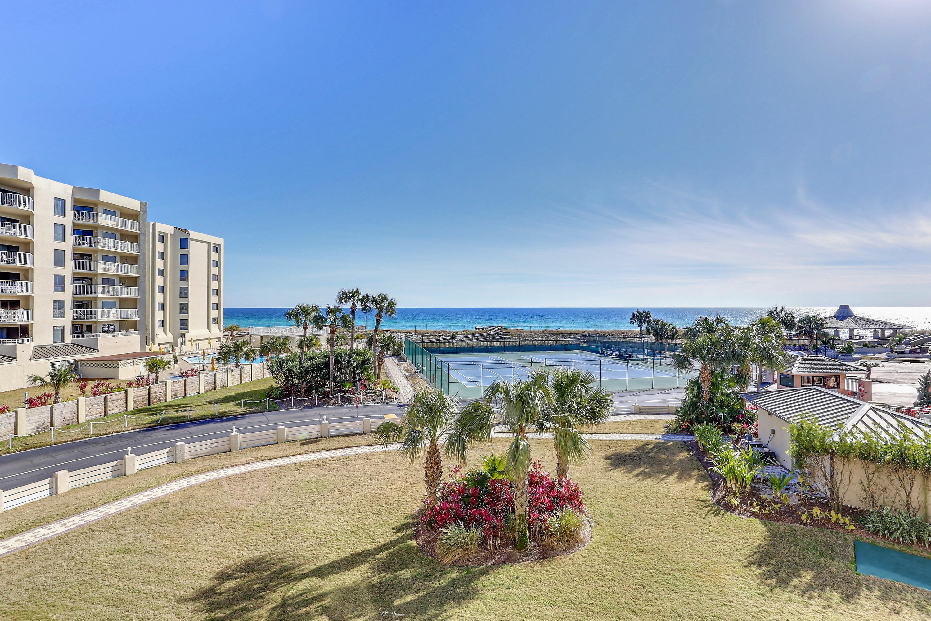 ISLANDER CONDO - Residential