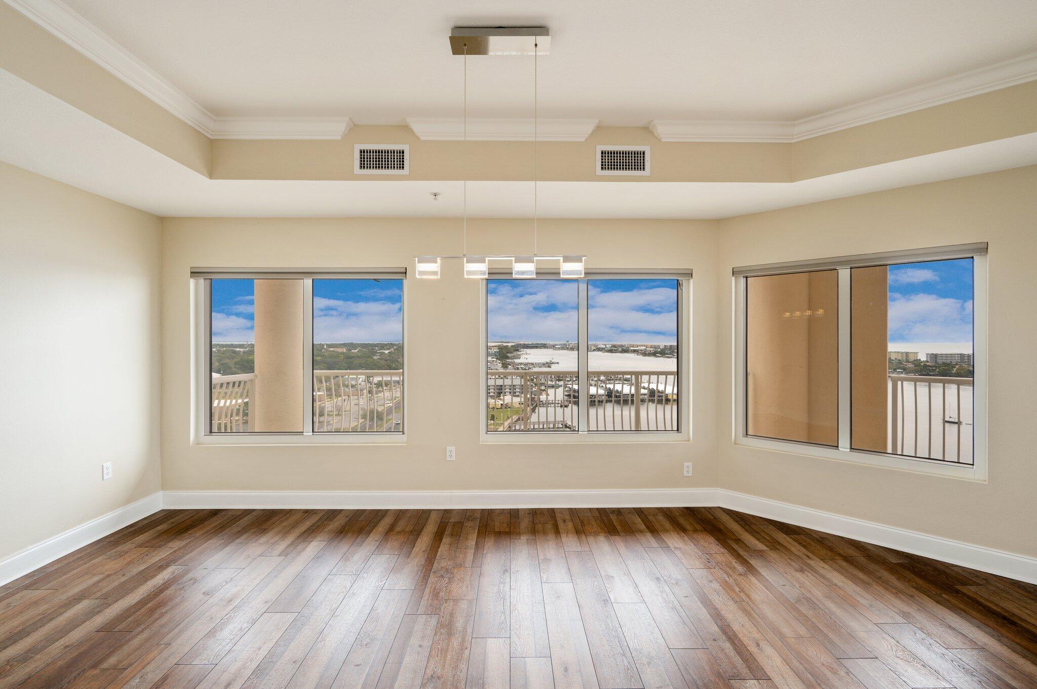 PRESIDIO YACHT CLUB - Residential