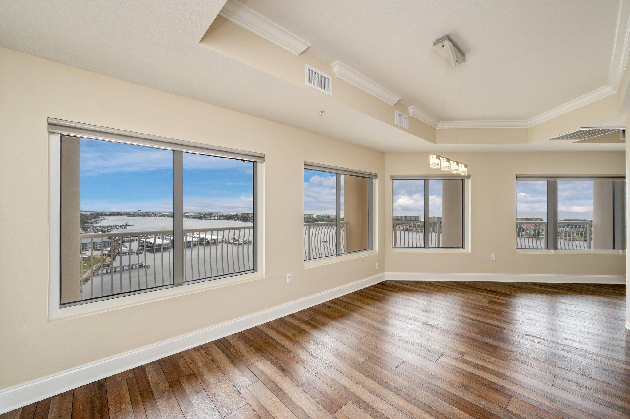 PRESIDIO YACHT CLUB - Residential