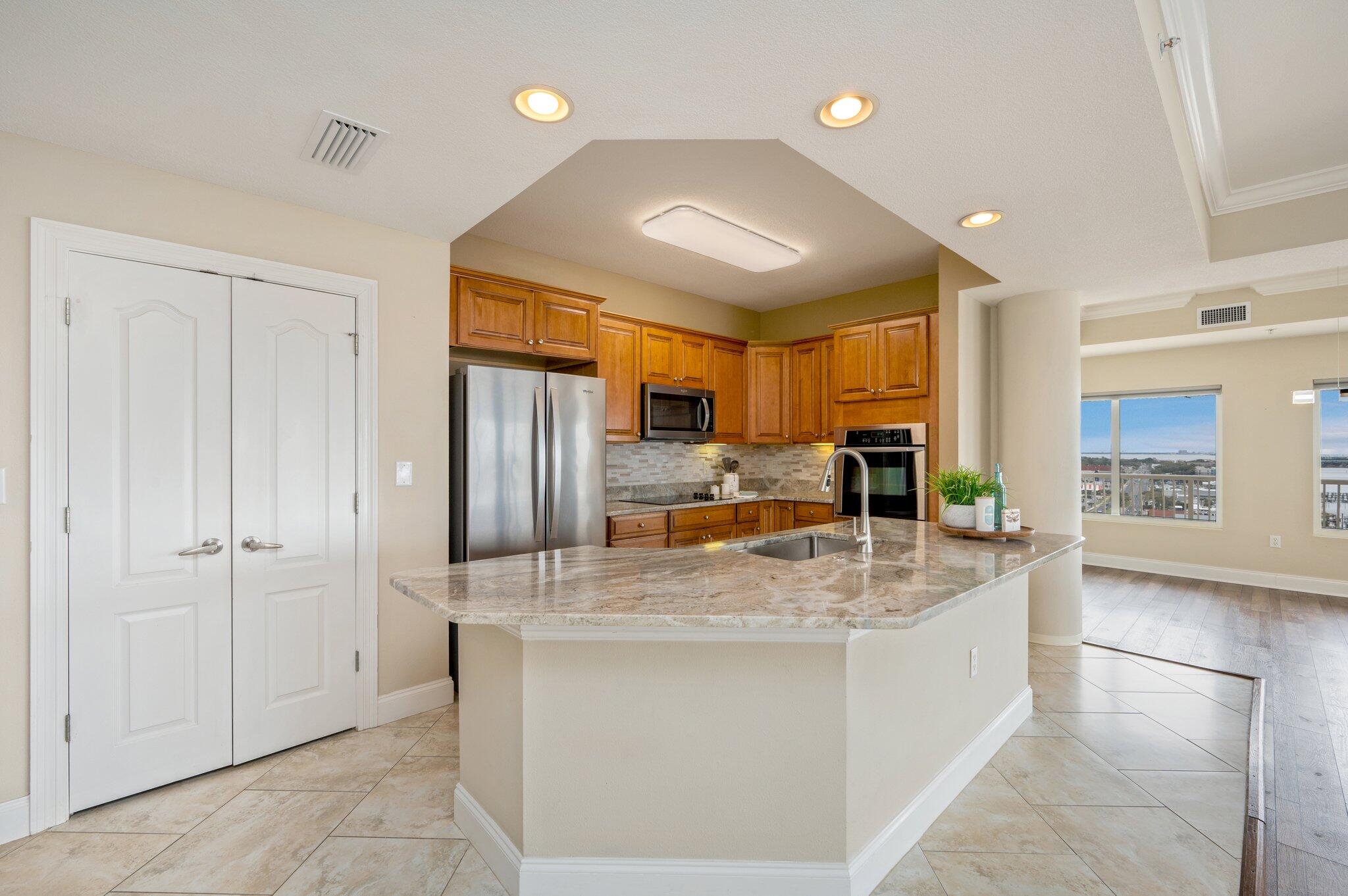 PRESIDIO YACHT CLUB - Residential