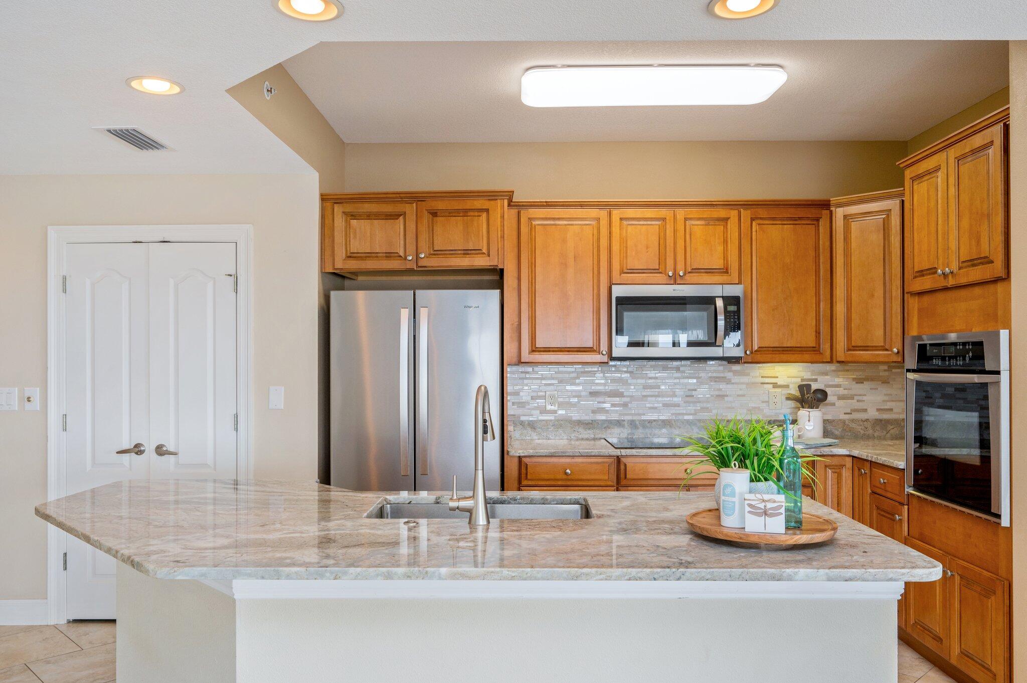 PRESIDIO YACHT CLUB - Residential