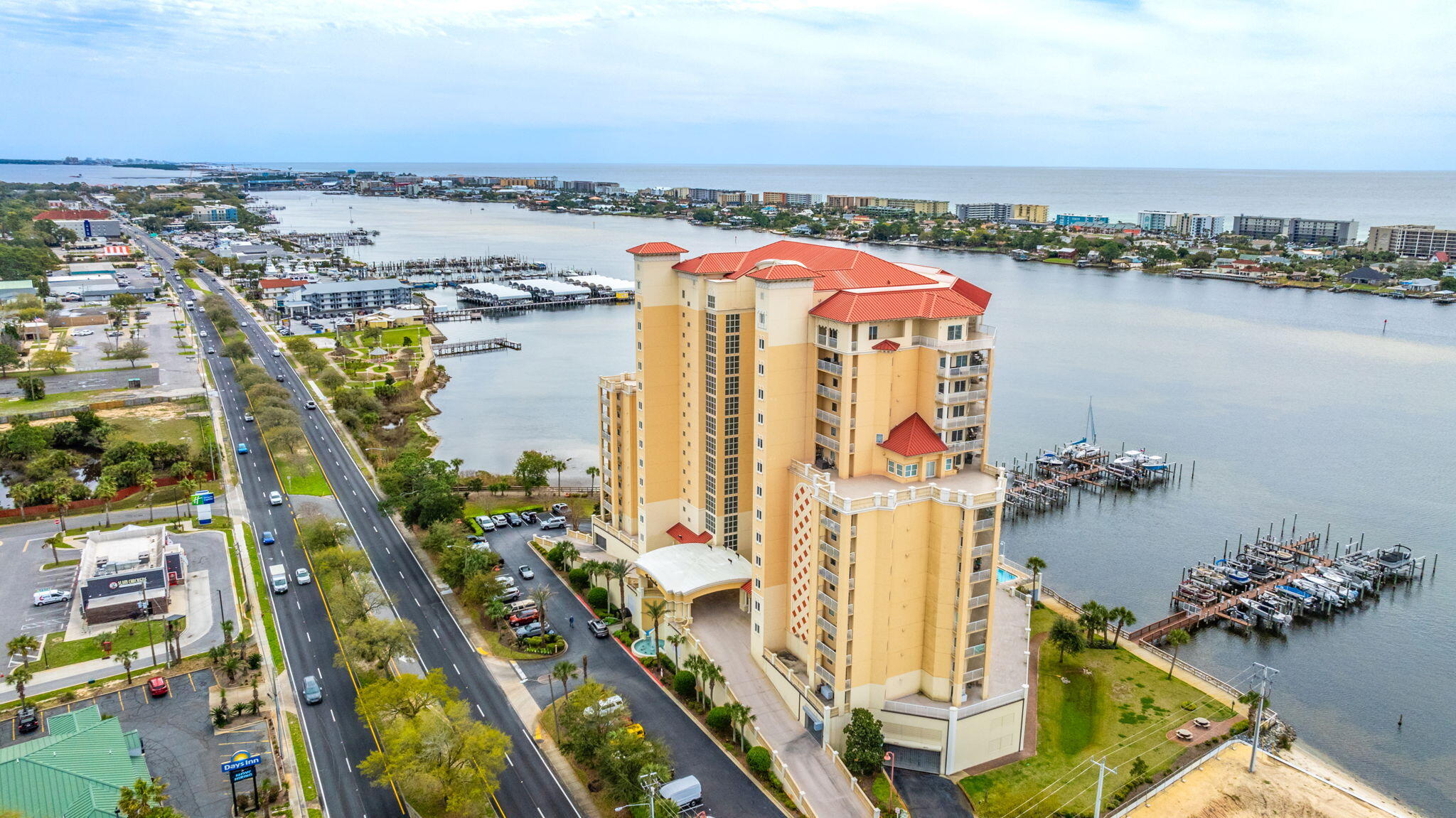 PRESIDIO YACHT CLUB - Residential