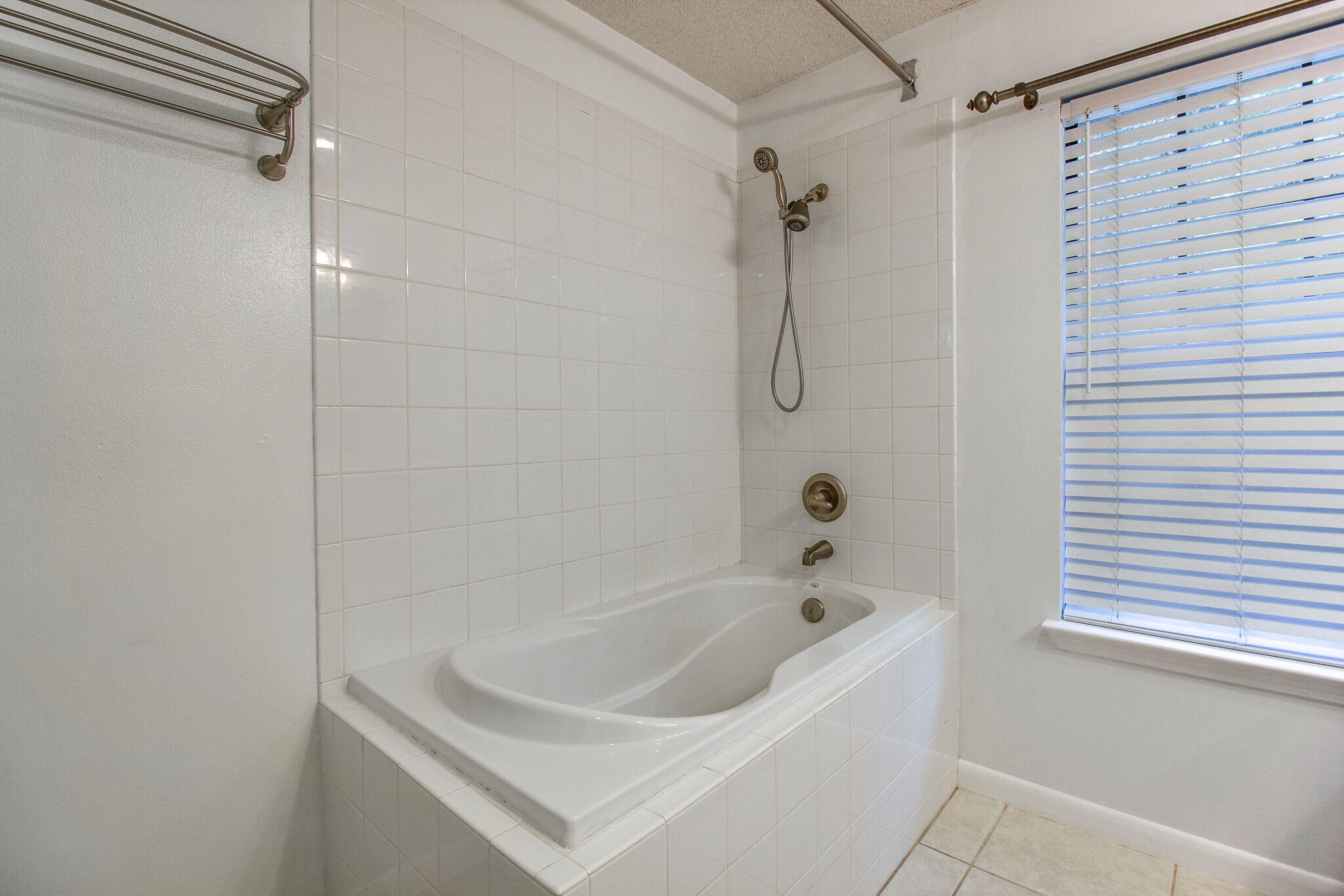 WHITE POINT AC - Residential Lease