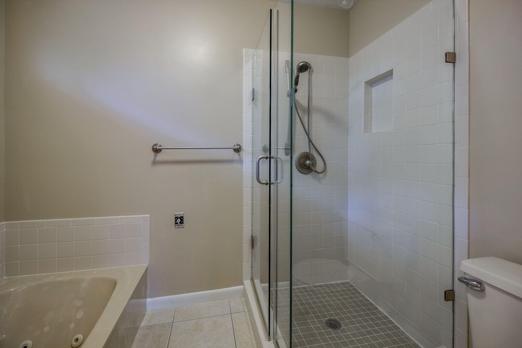 WHITE POINT AC - Residential Lease