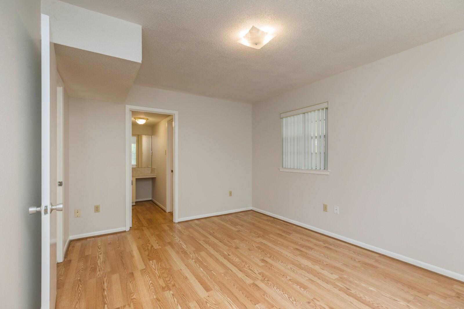 COUNTRY CLUB CONDO - Residential