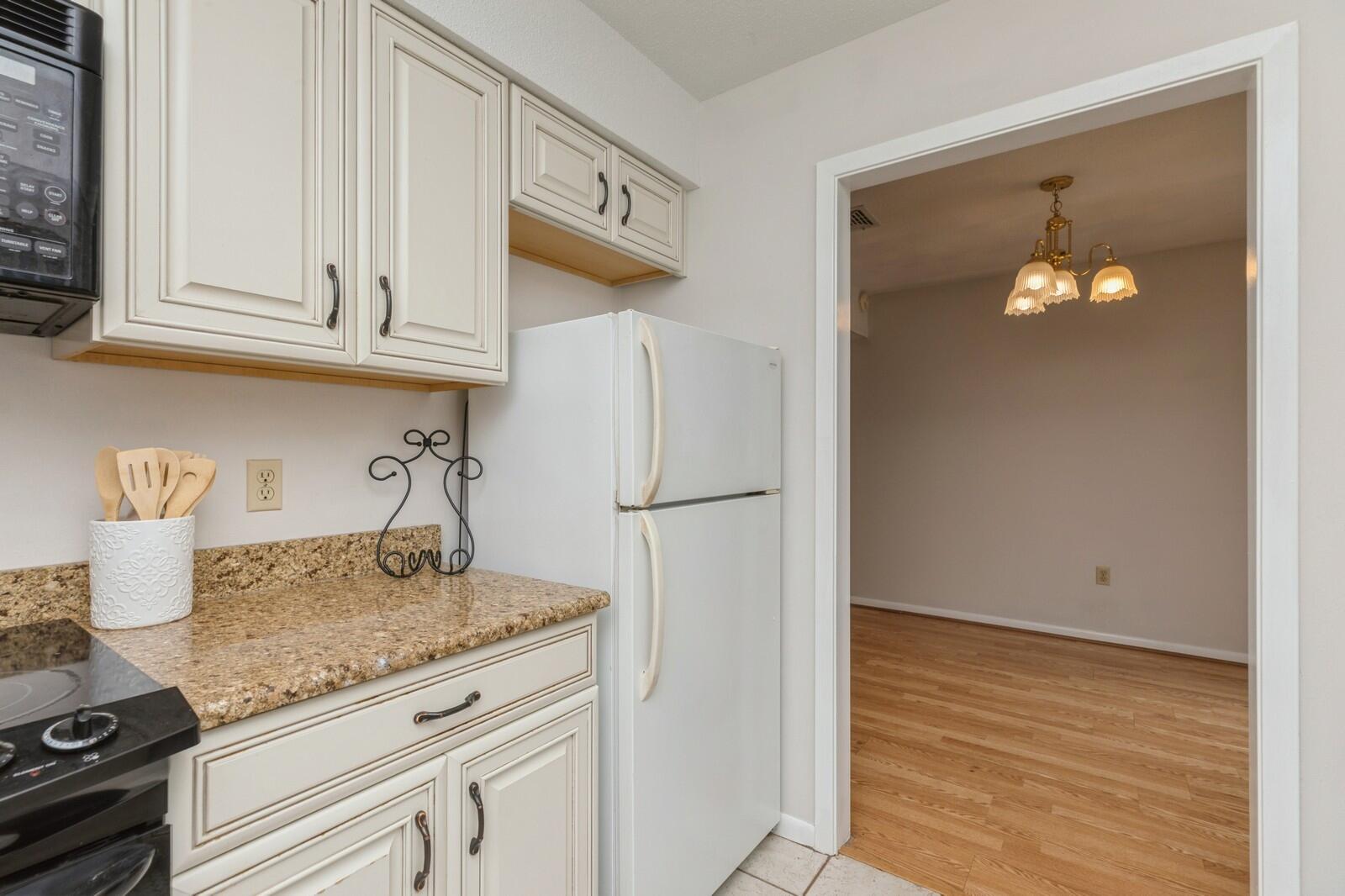 COUNTRY CLUB CONDO - Residential