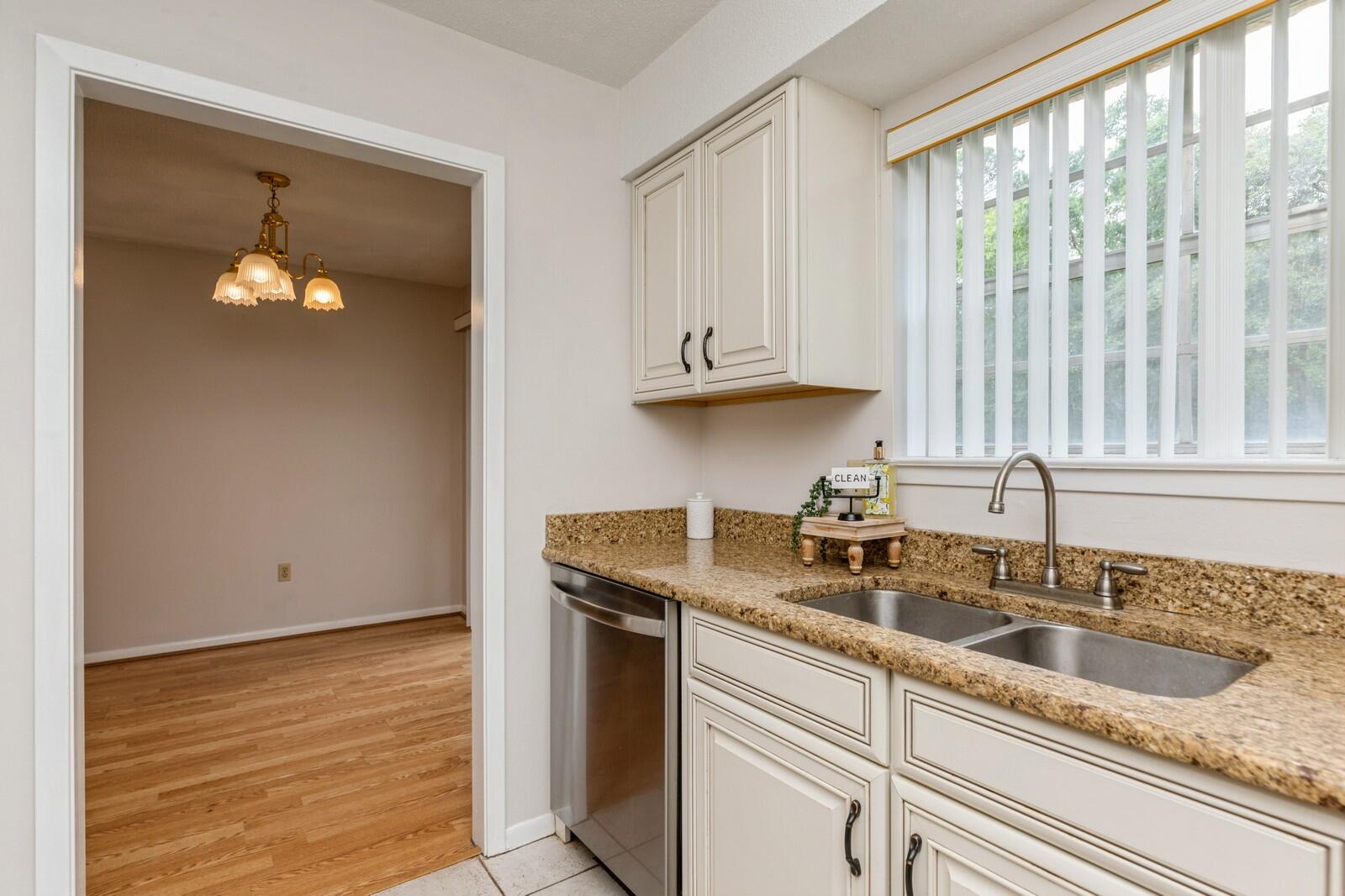 COUNTRY CLUB CONDO - Residential