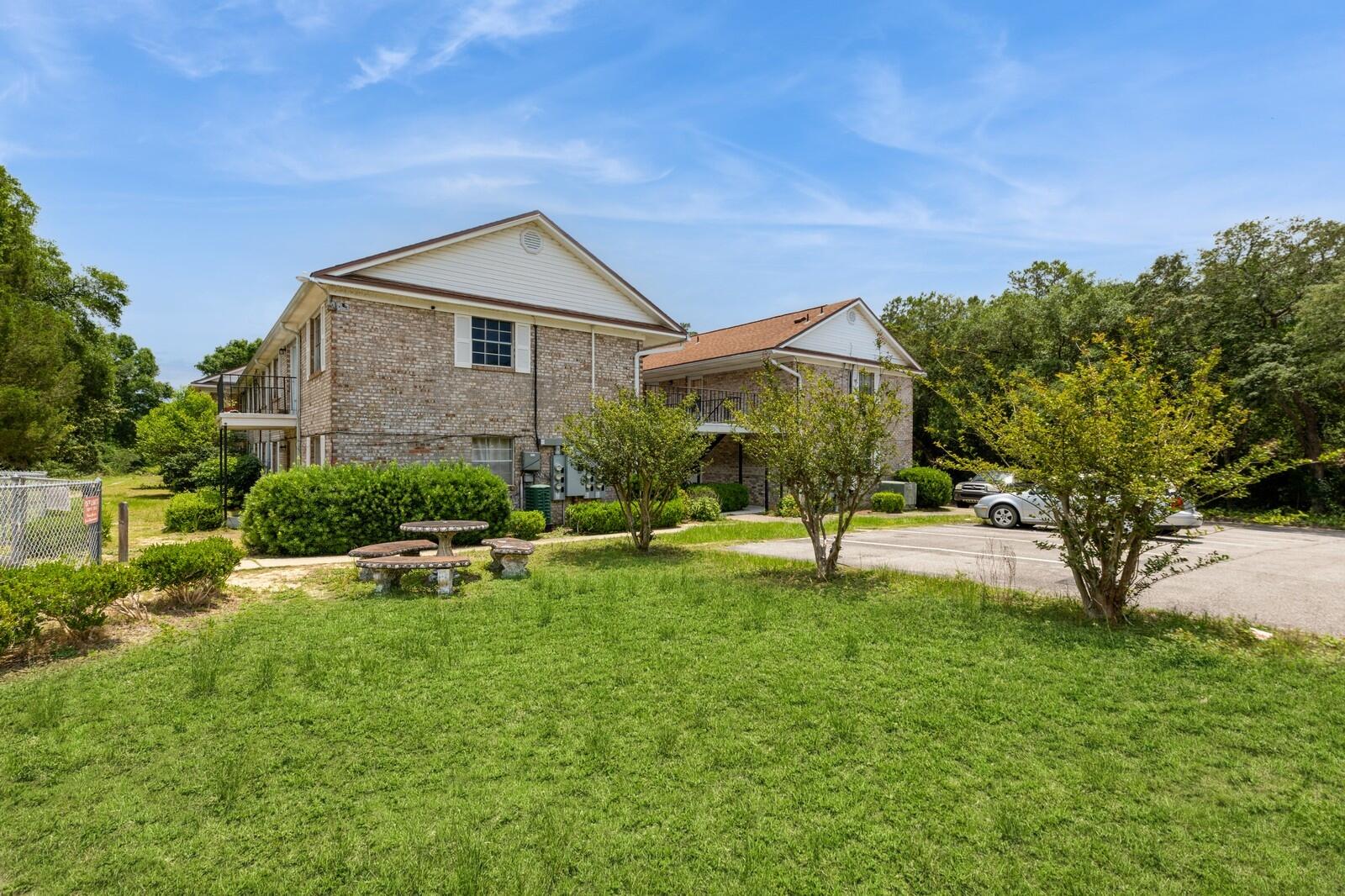 COUNTRY CLUB CONDO - Residential