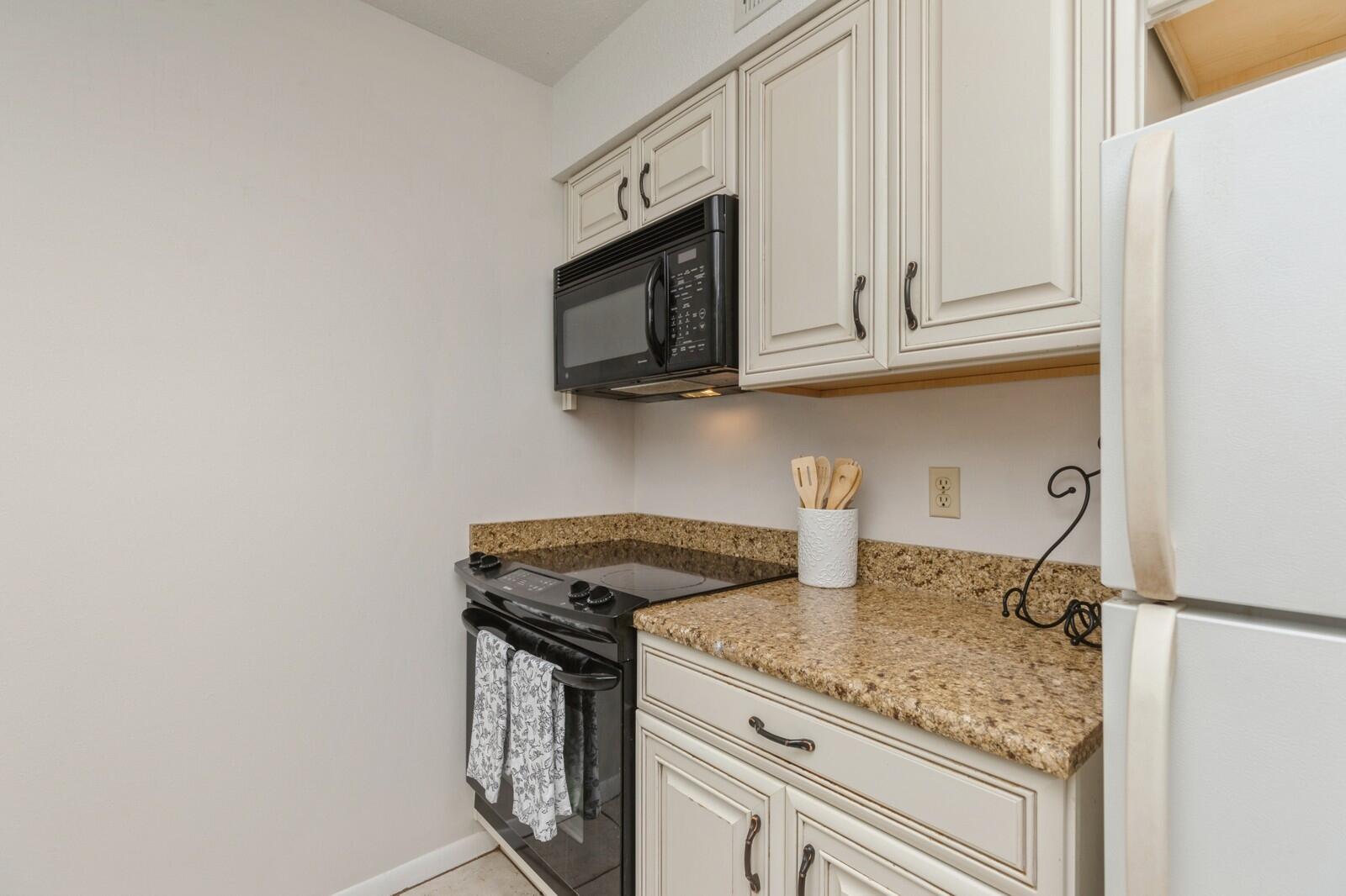 COUNTRY CLUB CONDO - Residential