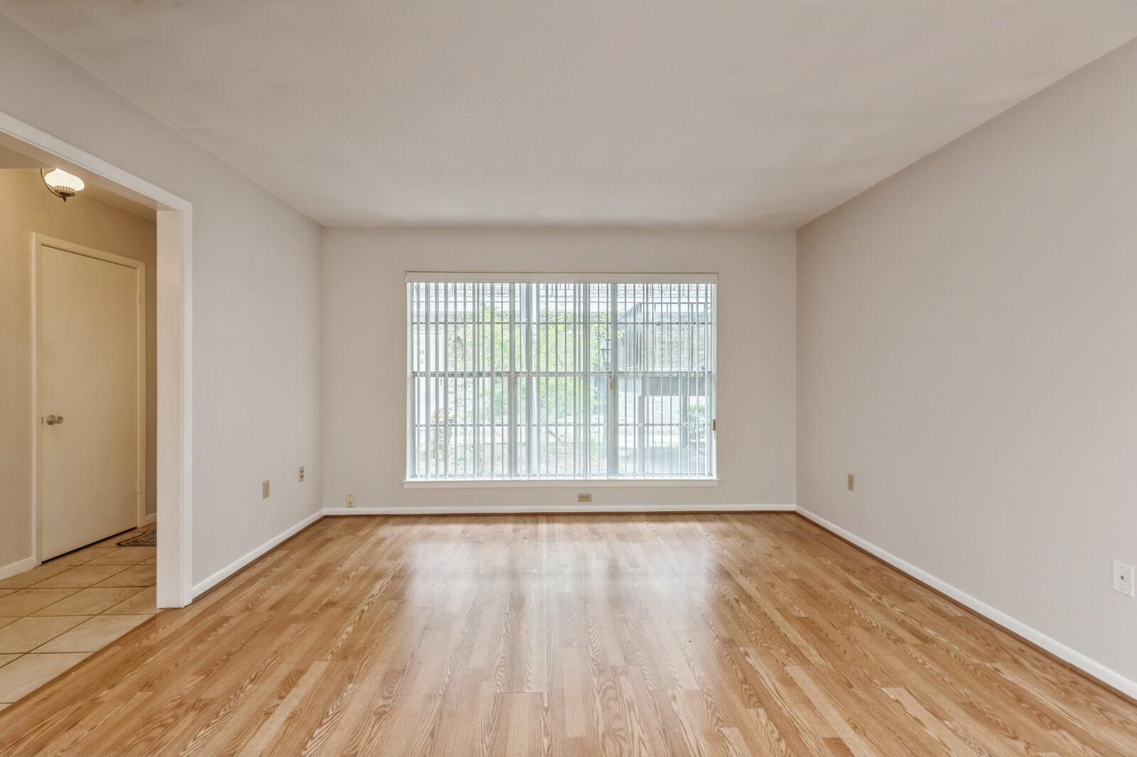 COUNTRY CLUB CONDO - Residential