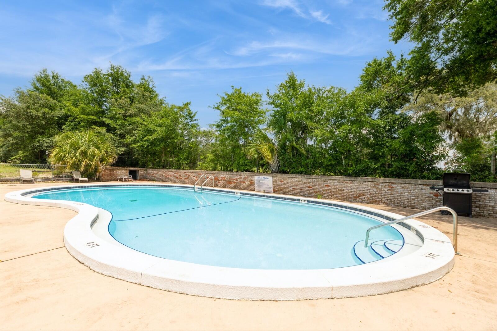 COUNTRY CLUB CONDO - Residential