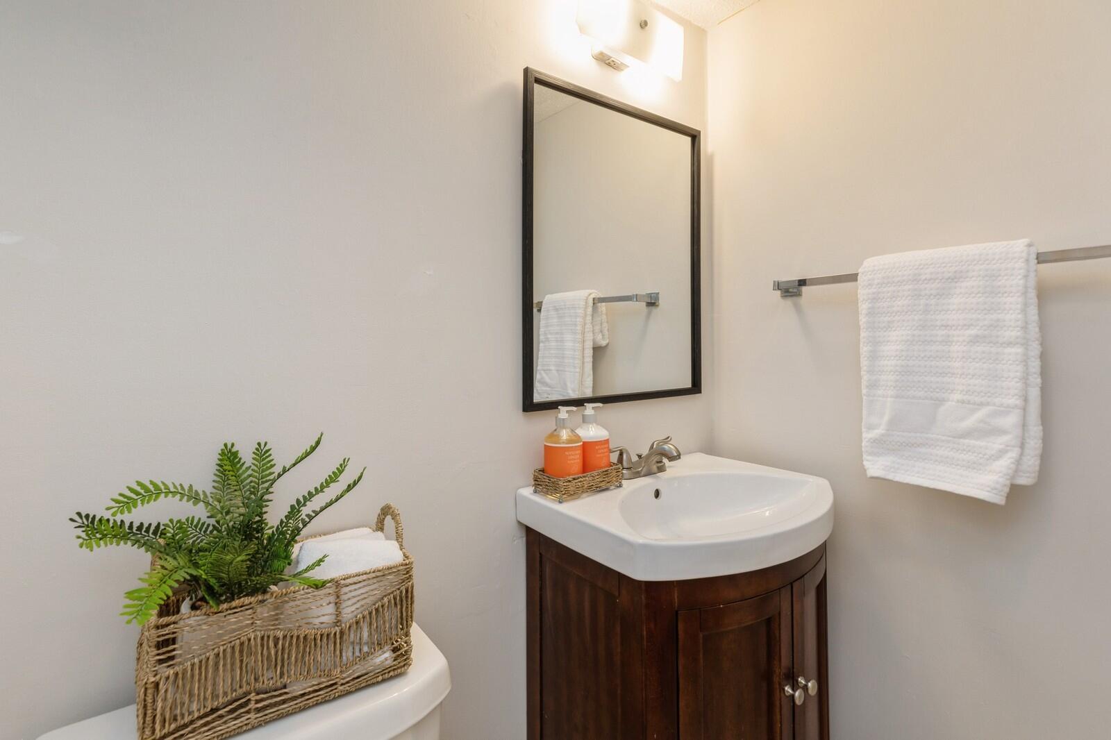 COUNTRY CLUB CONDO - Residential