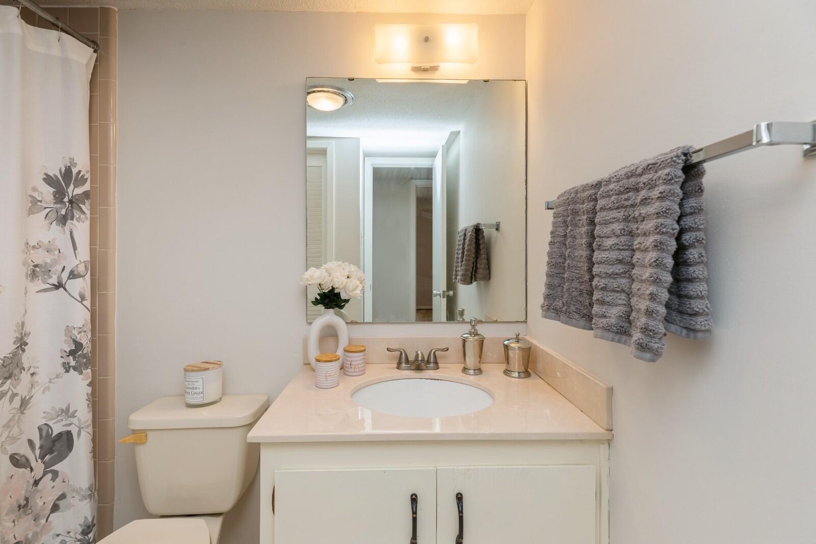 COUNTRY CLUB CONDO - Residential