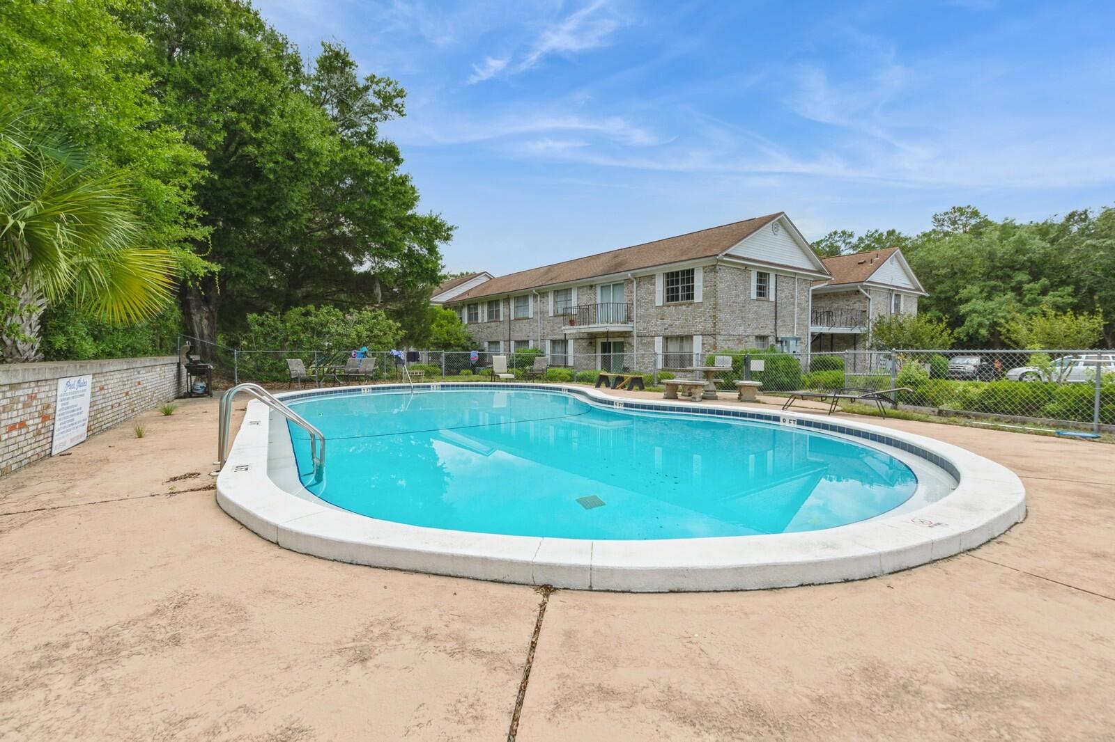 COUNTRY CLUB CONDO - Residential