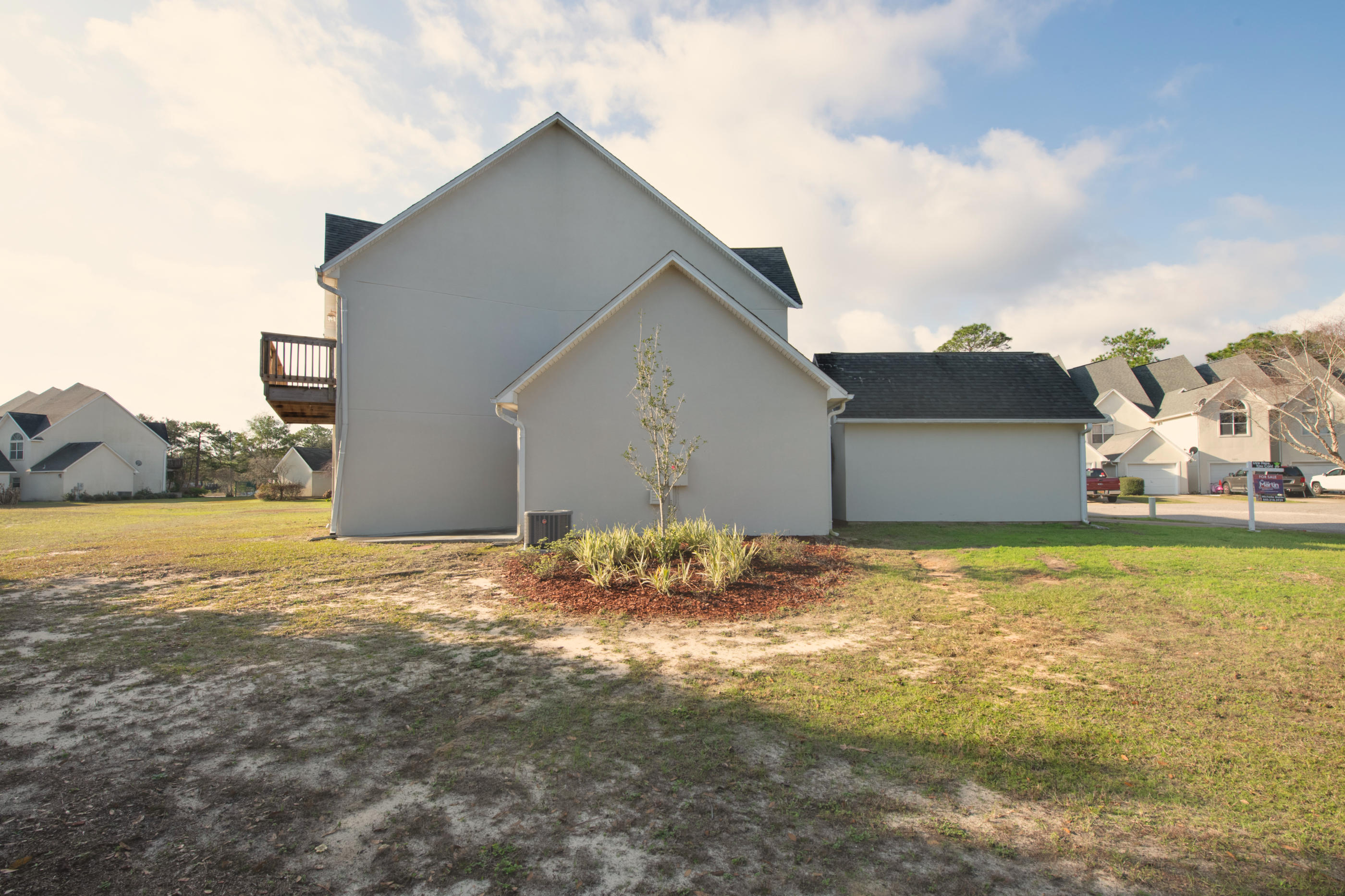 HIDDEN BAY VILLAGE - Residential