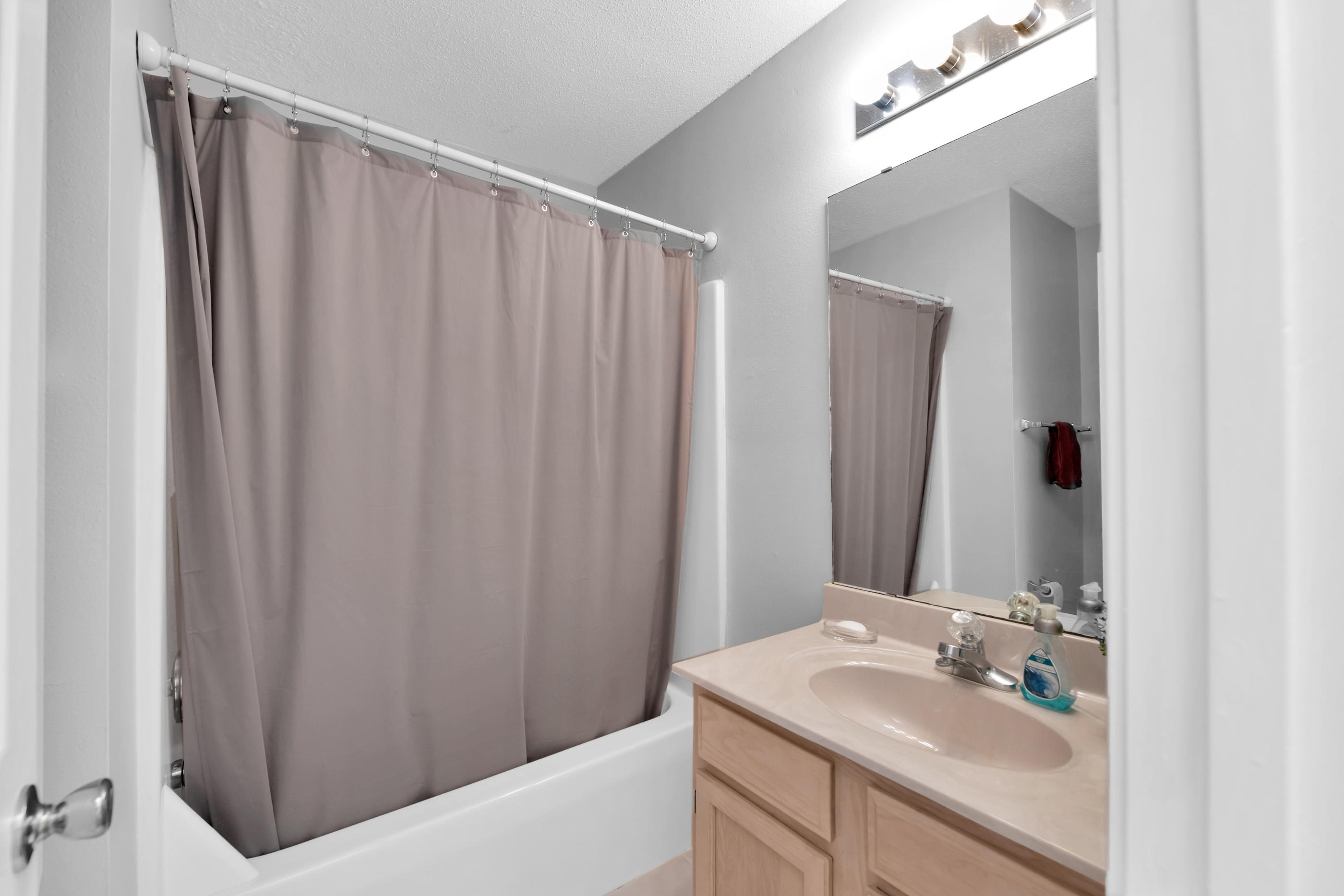 HIDDEN BAY VILLAGE - Residential