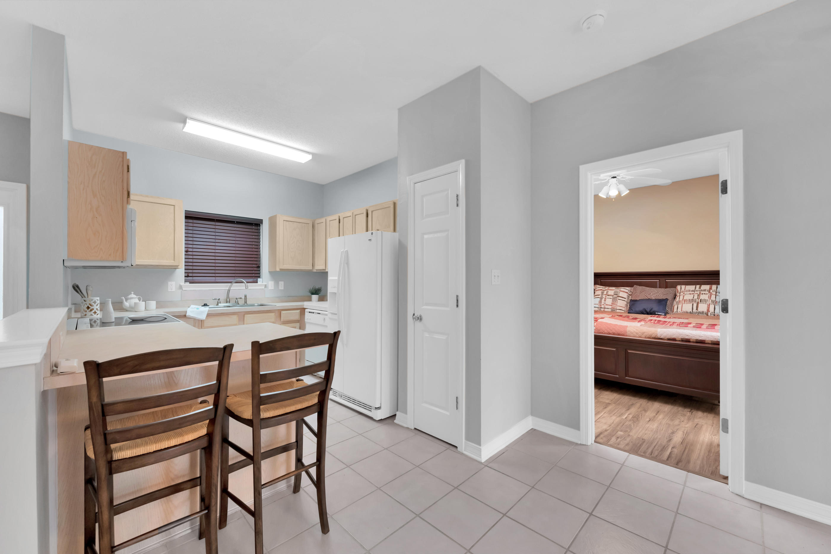 HIDDEN BAY VILLAGE - Residential