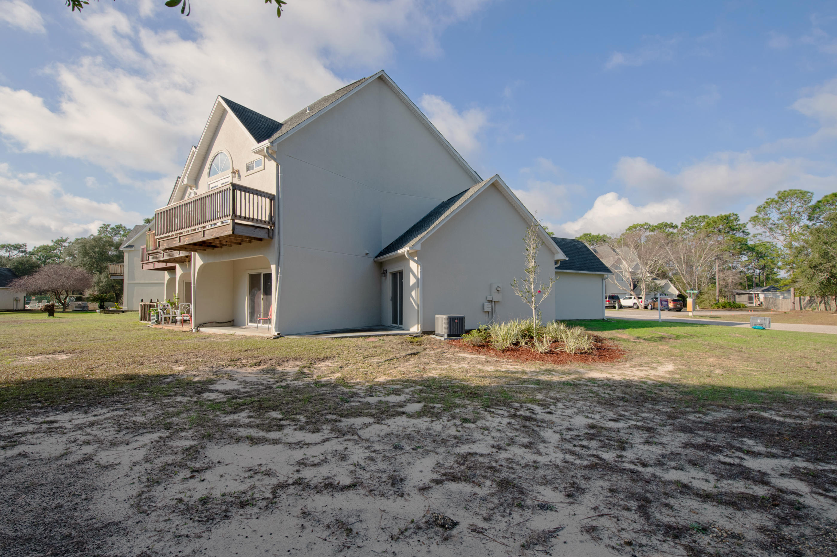HIDDEN BAY VILLAGE - Residential