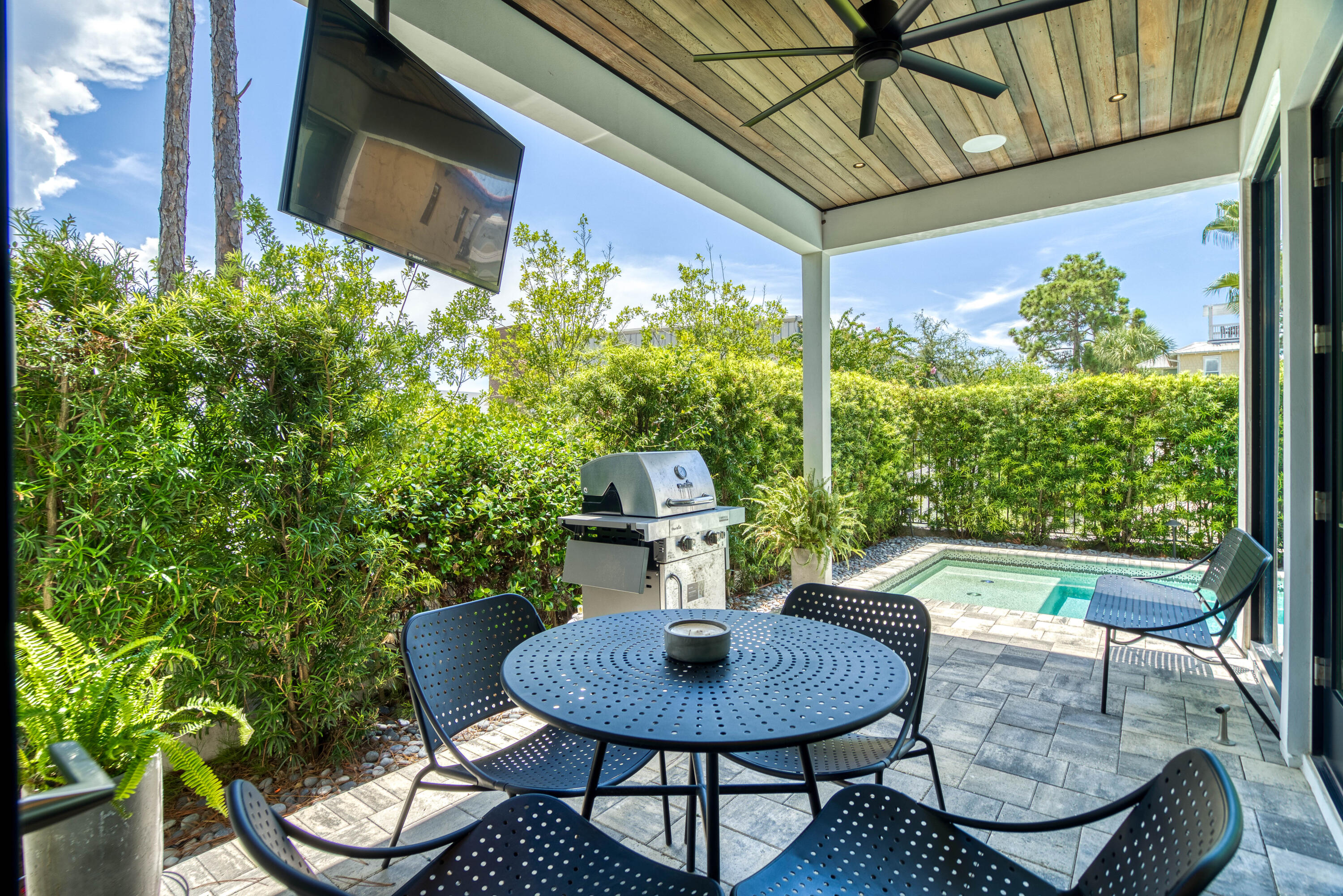 EMERALD WATERS VILLAGE - Residential