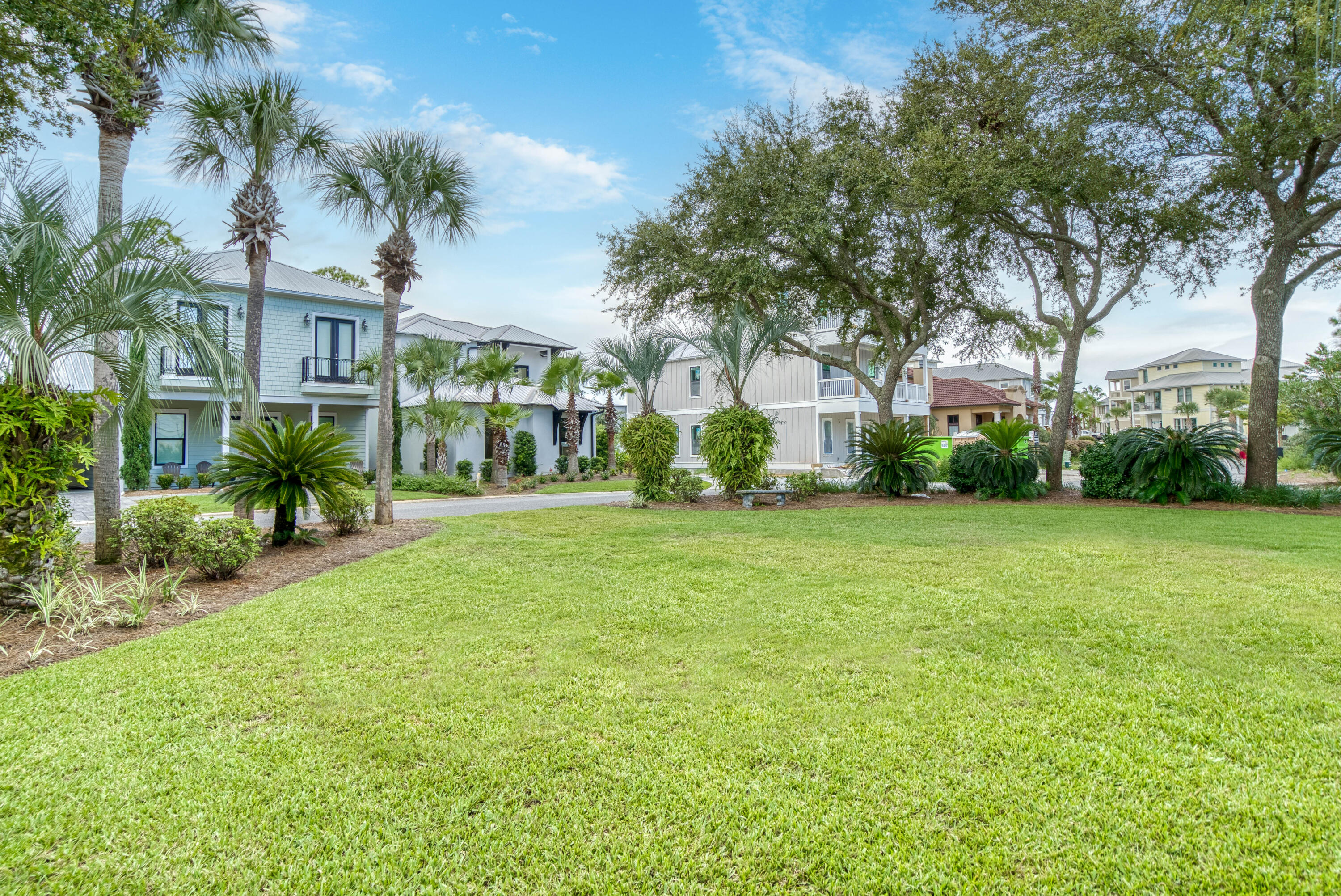 EMERALD WATERS VILLAGE - Residential